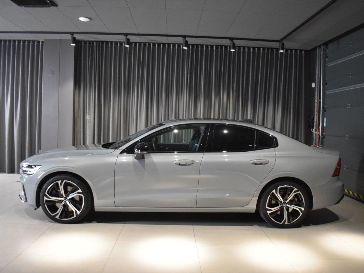 Volvo S60, 2,0 B5 AWD Ultimate Panorama - fotka 2