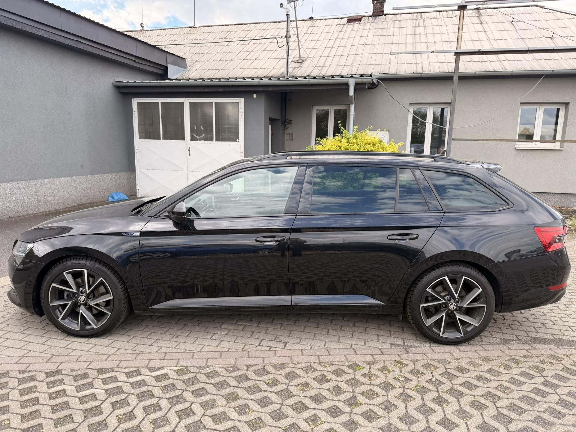 Škoda Superb, COMBI 2,0 TDI 4x4 SPORTLINE - fotka 5