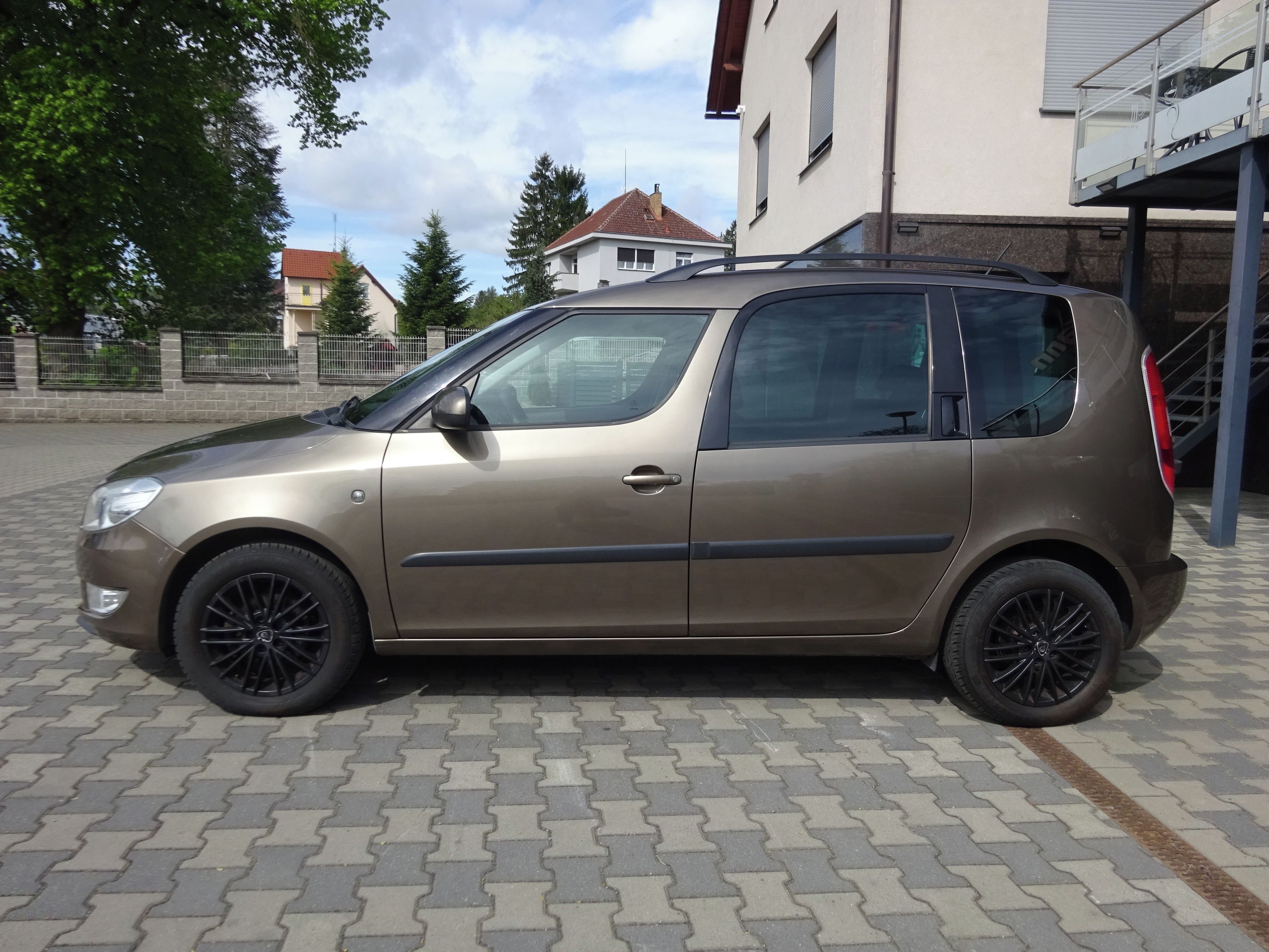 Škoda Roomster, 1.2TSi 63kW ,Ambition, 2xkola. - fotka 4