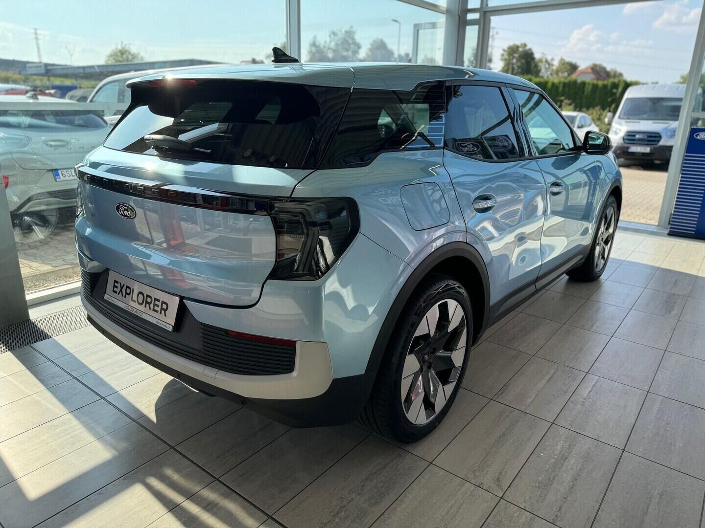 Ford Explorer, Elektrický  Premium 77 kWh,0 P - fotka 3