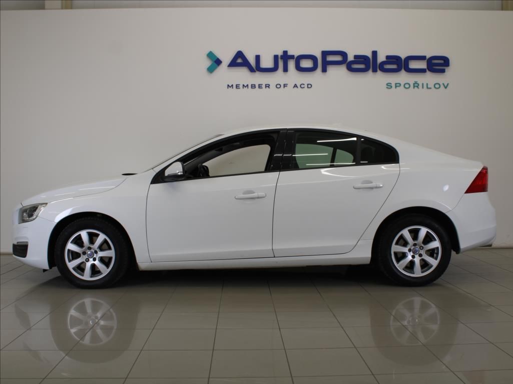 Volvo S60, 2,0 D3 110kW MT NAVI Light ČR - fotka 5