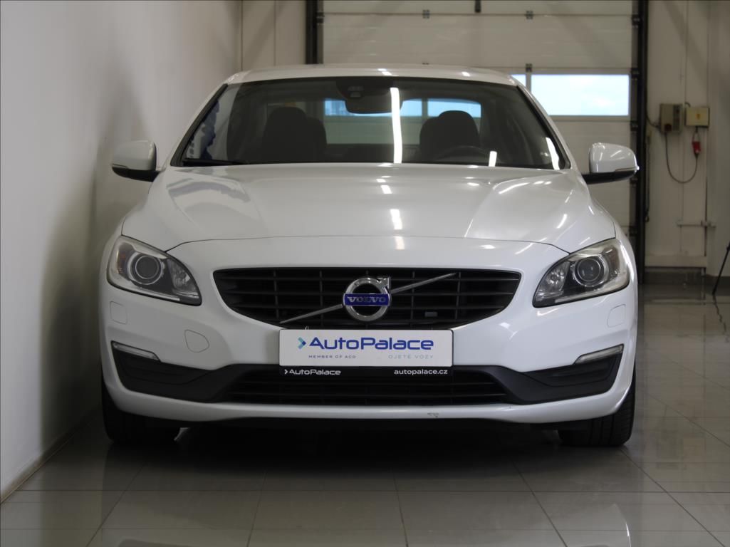Volvo S60, 2,0 D3 110kW MT NAVI Light ČR - fotka 2