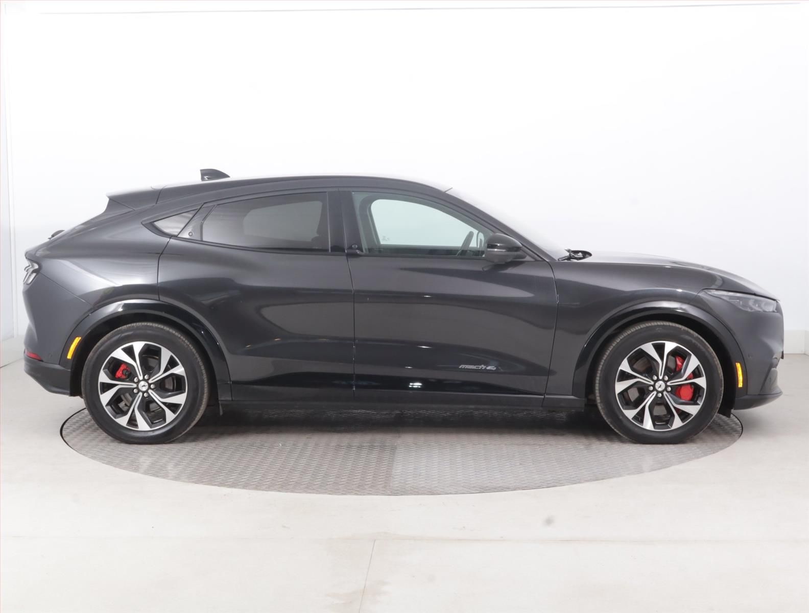 Ford Mustang Mach-E, Extended Range AWD, SoH 93% - fotka 6