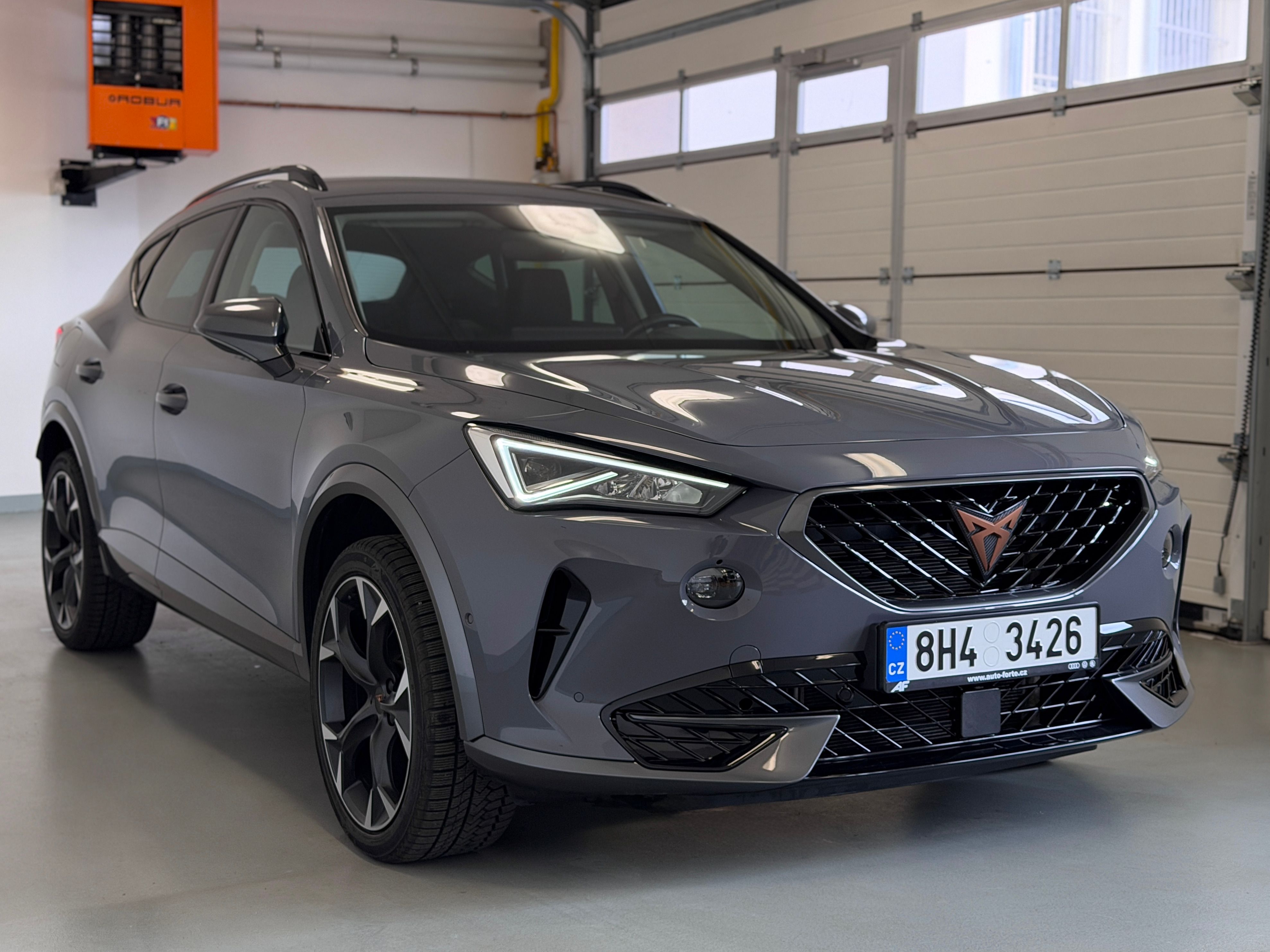 Cupra Formentor, 2,0 TSI DSG 140KW 4x4 čr.1 Maj - fotka 4