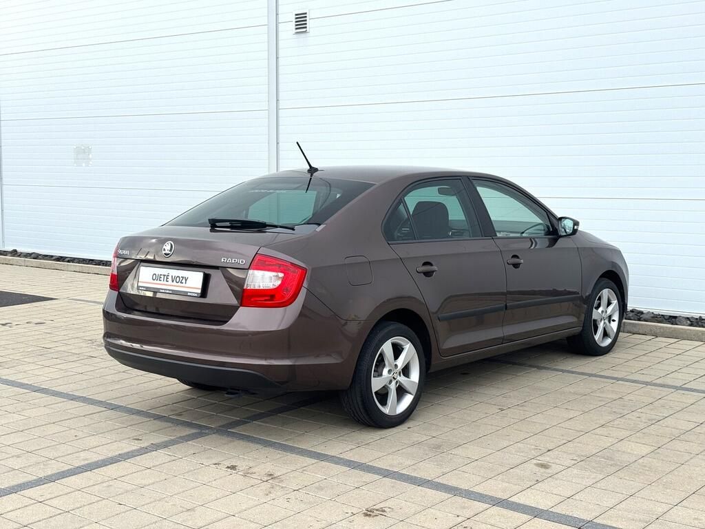 Škoda Rapid, Ambiente 1.2 TSI 66 kW - fotka 5