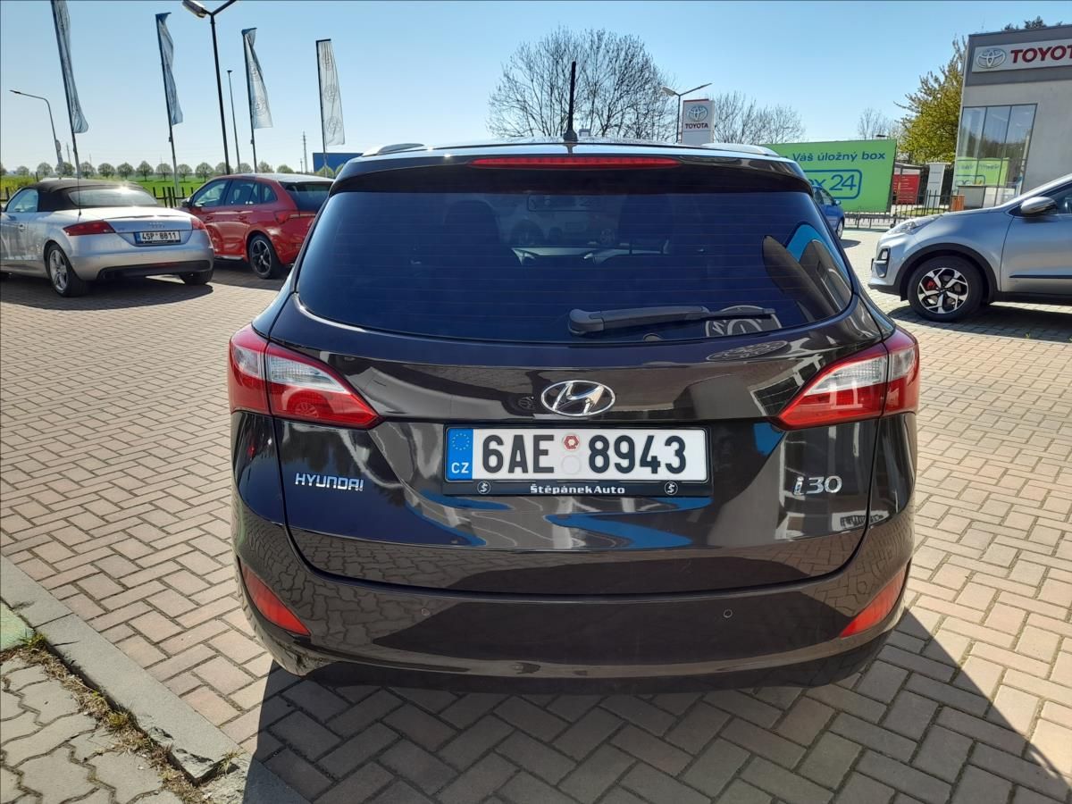 Hyundai i30, 1,6 MPi Trikolor - fotka 6