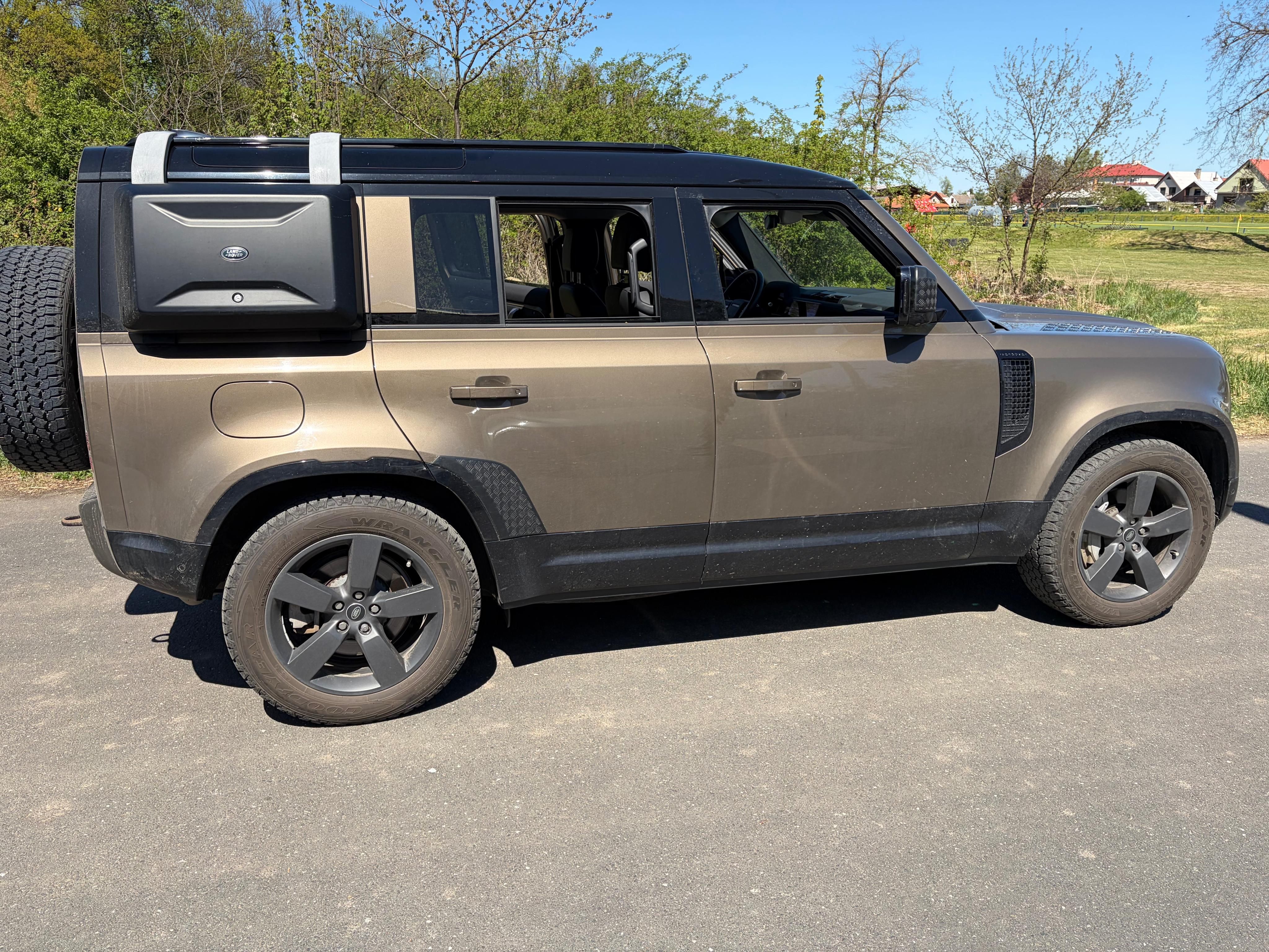Land Rover Defender, P400 X-Dynamic SE - fotka 5