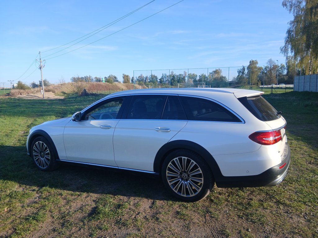 Mercedes-Benz Třídy E, 350d All Terrain 190kW Designo - fotka 6