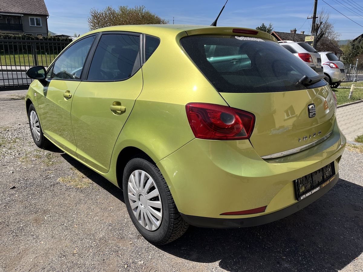 Seat Ibiza, PĚKNÁ VÝBAVA - fotka 3