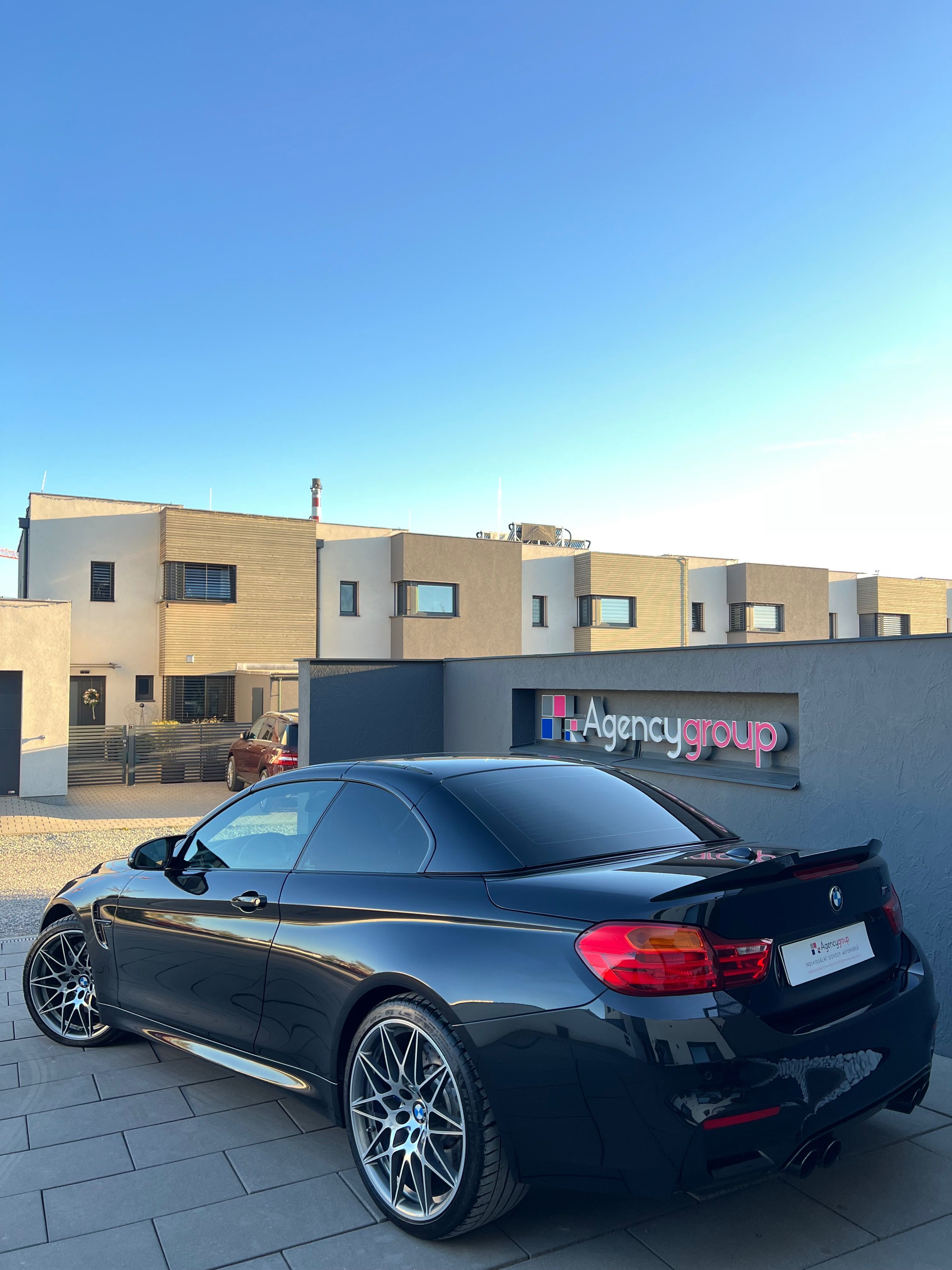 BMW M4, 4600km STAV NOVÉHO ZÁRUKA - fotka 4