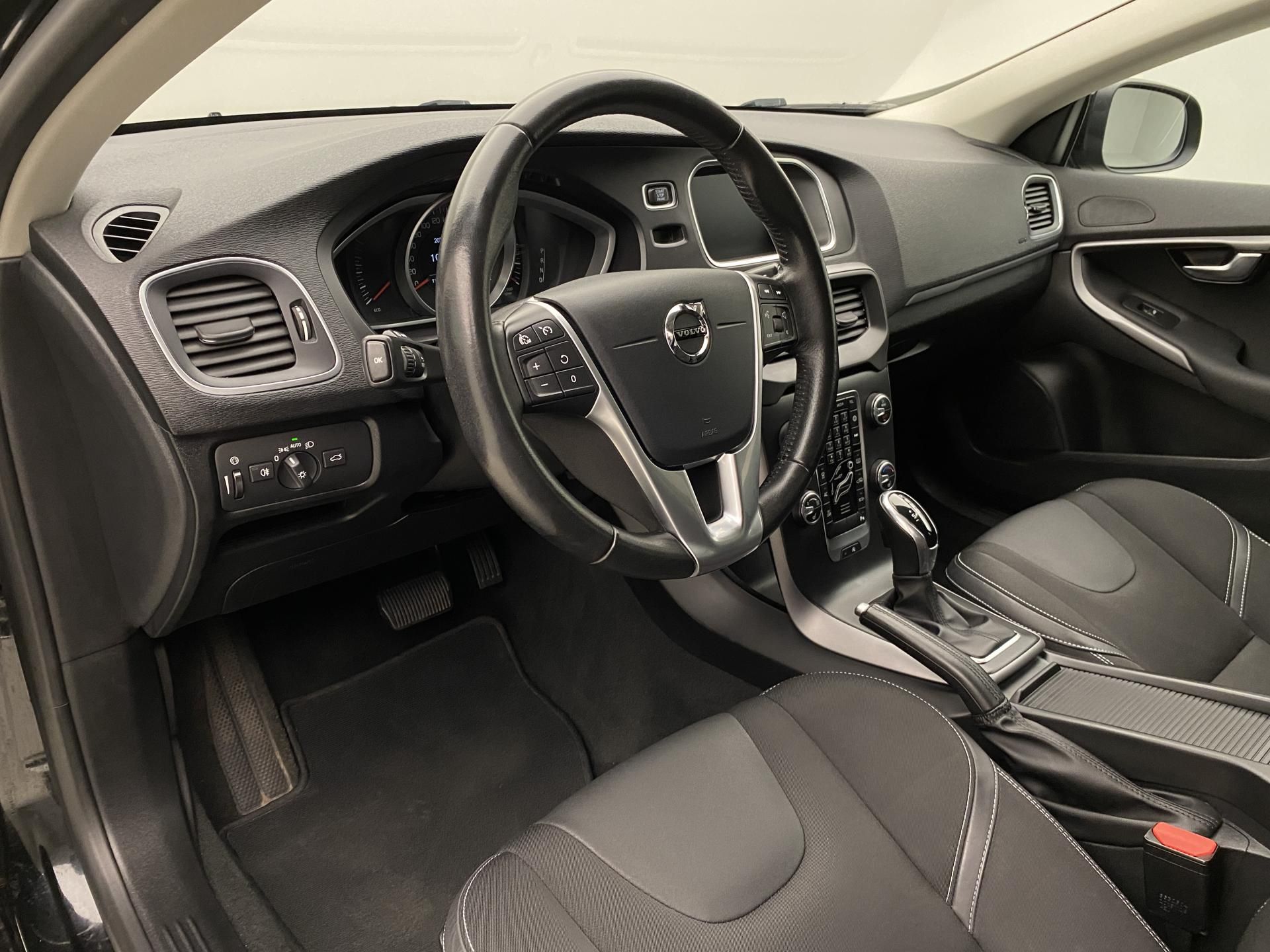 Volvo V40, D2 MOMENTUM AUT - fotka 4