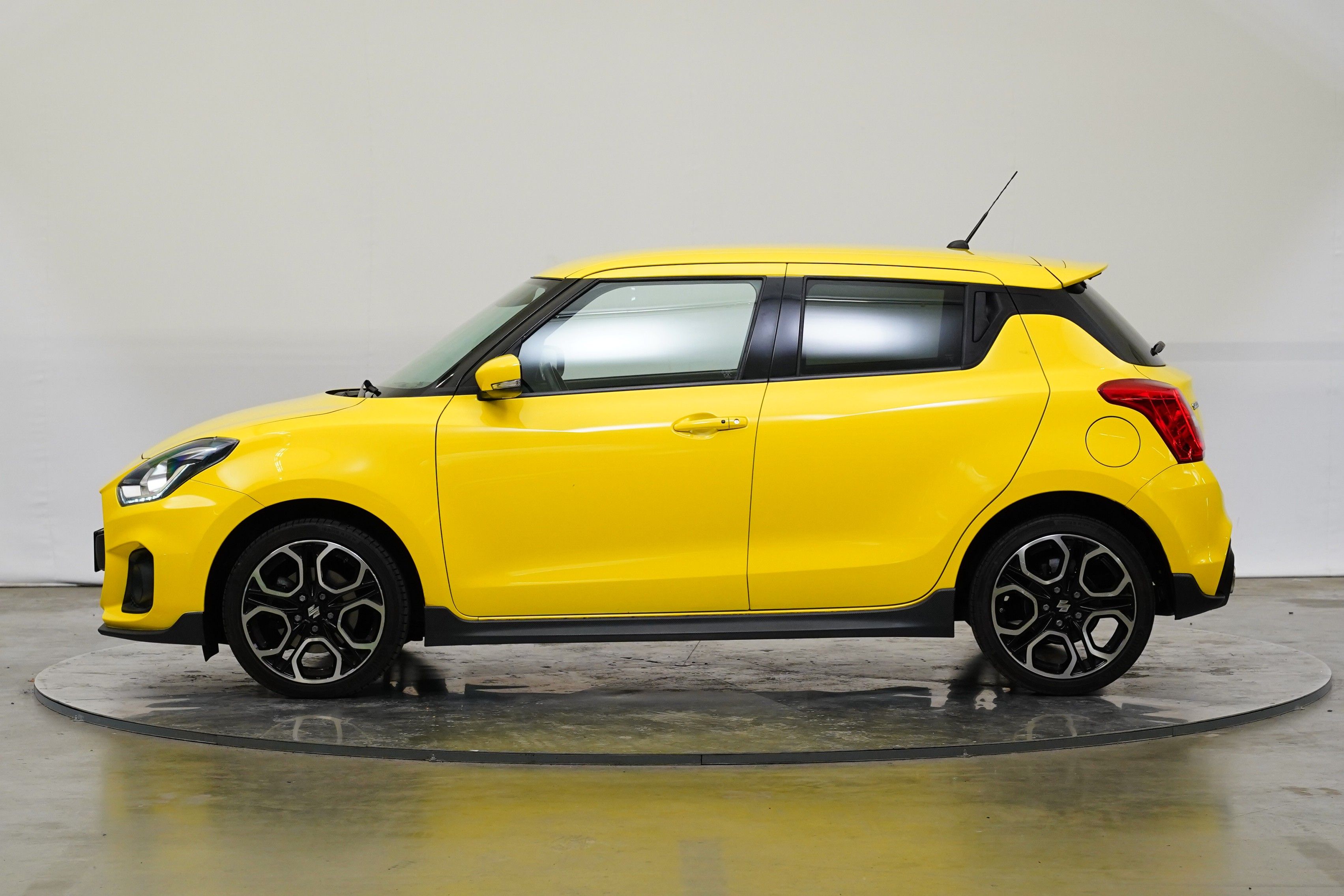 Suzuki Swift, 1.4 BoosterJet 103 kW Sport - fotka 3