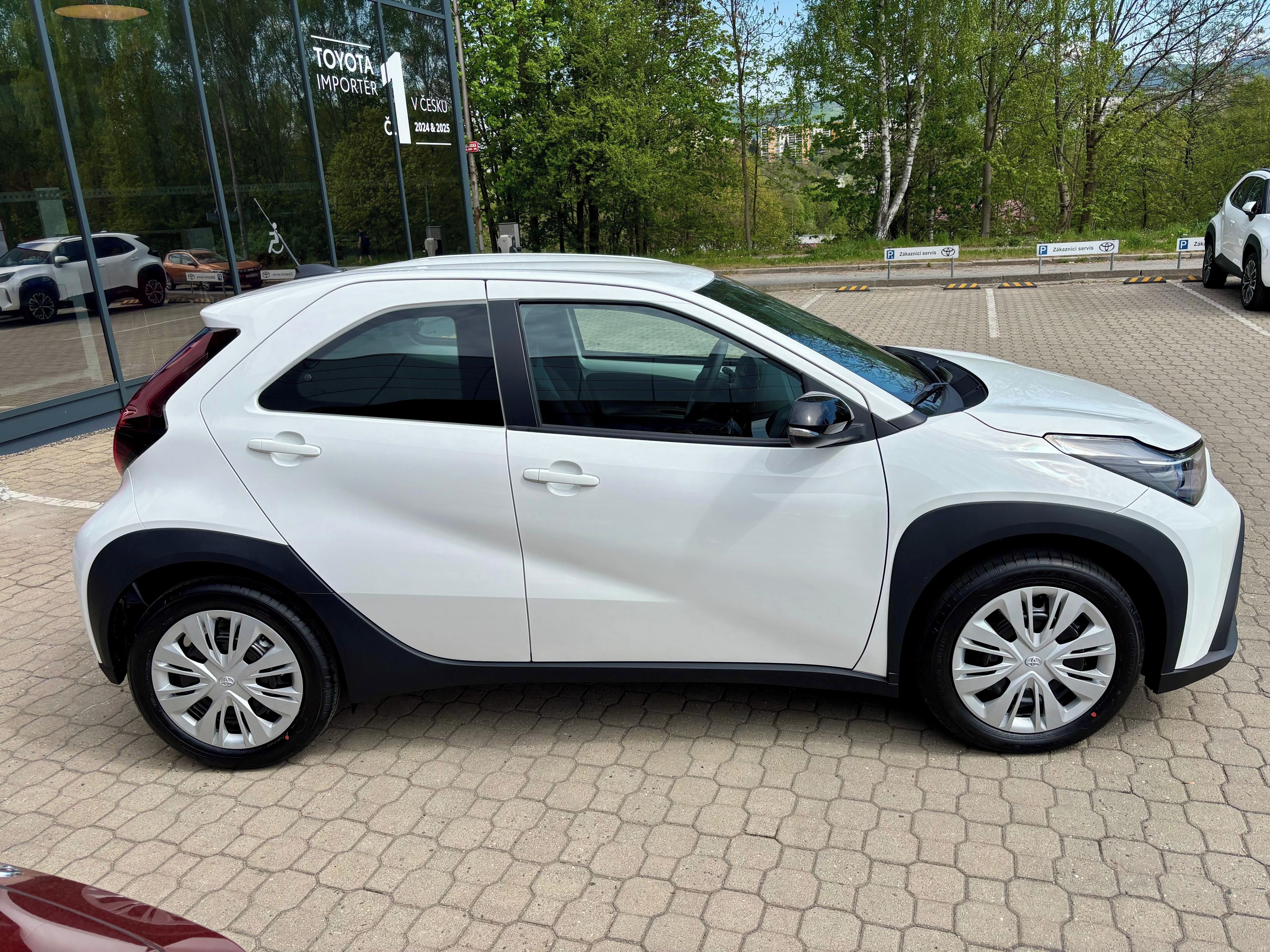 Toyota Aygo, 1,5 HEV 116k Active - fotka 3