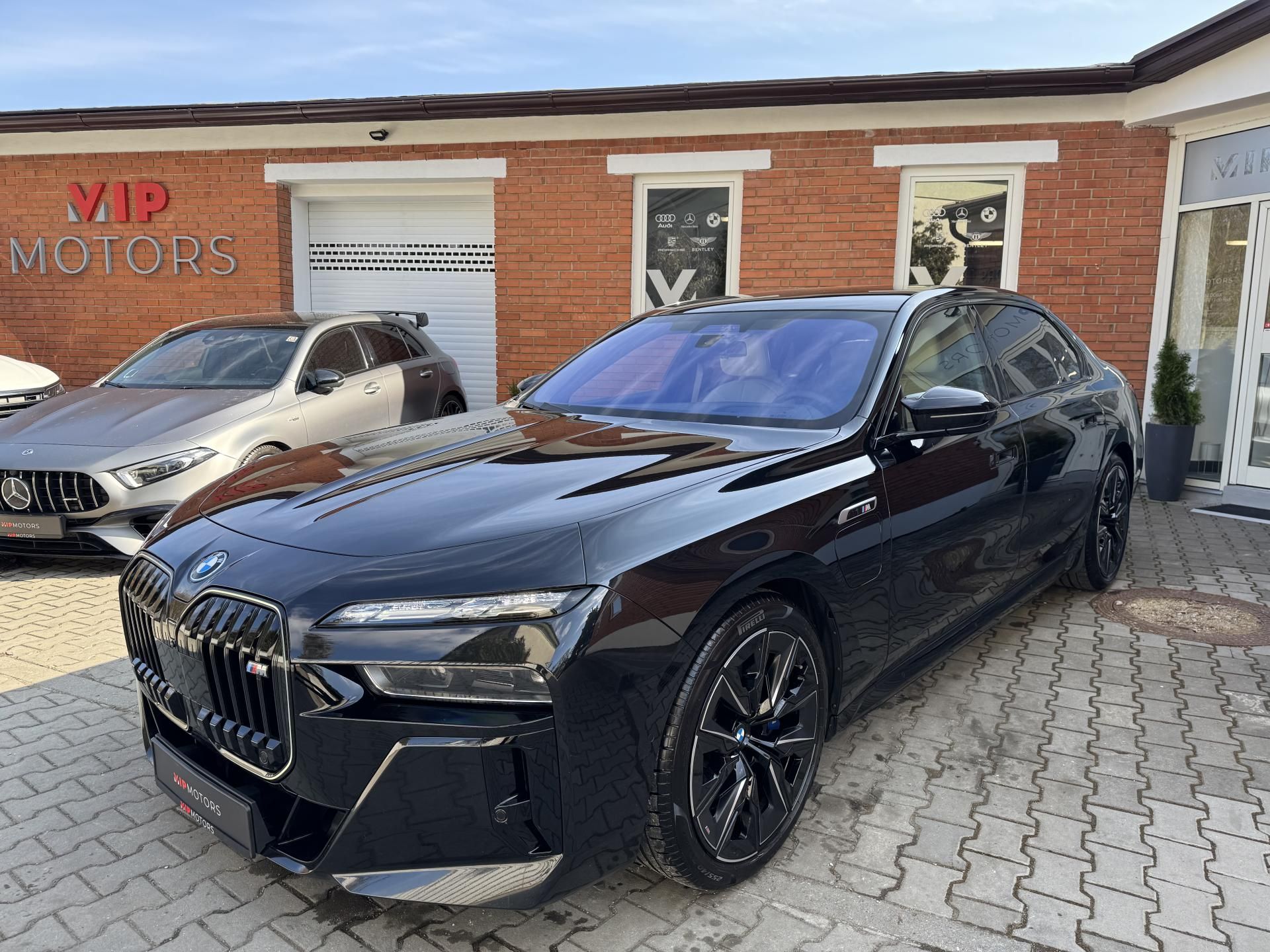 BMW Řada 7, M760e-XD-M-PAK-SKY-B&W