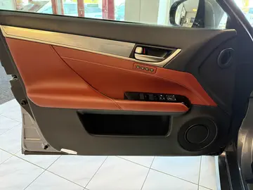 Auto 8