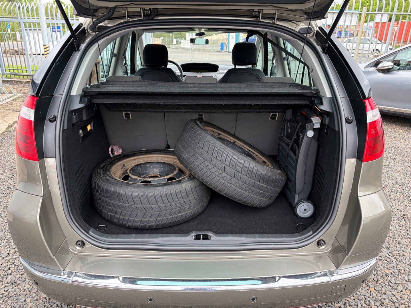 Citroën C4 Picasso, 1,6 HDi, 1.MAJ,ČR,SERVISKA - fotka 5