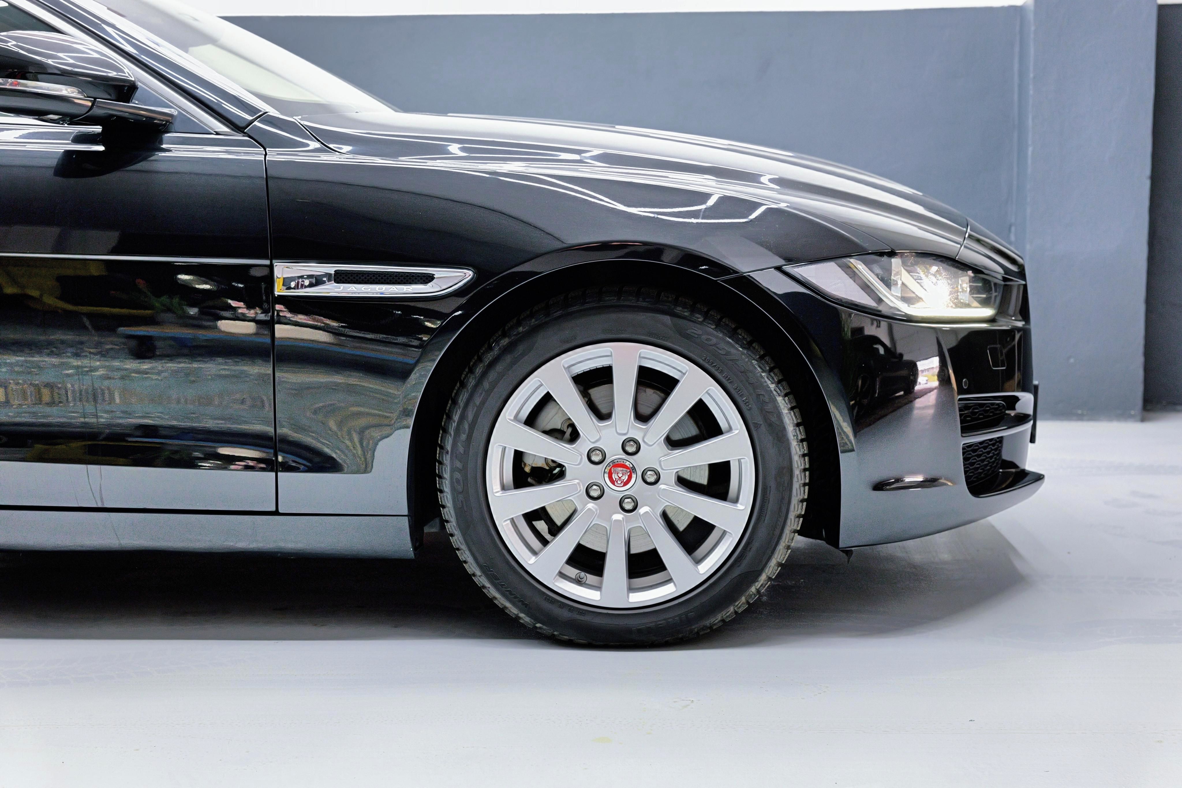 Jaguar XE, bohatá výbava - fotka 4