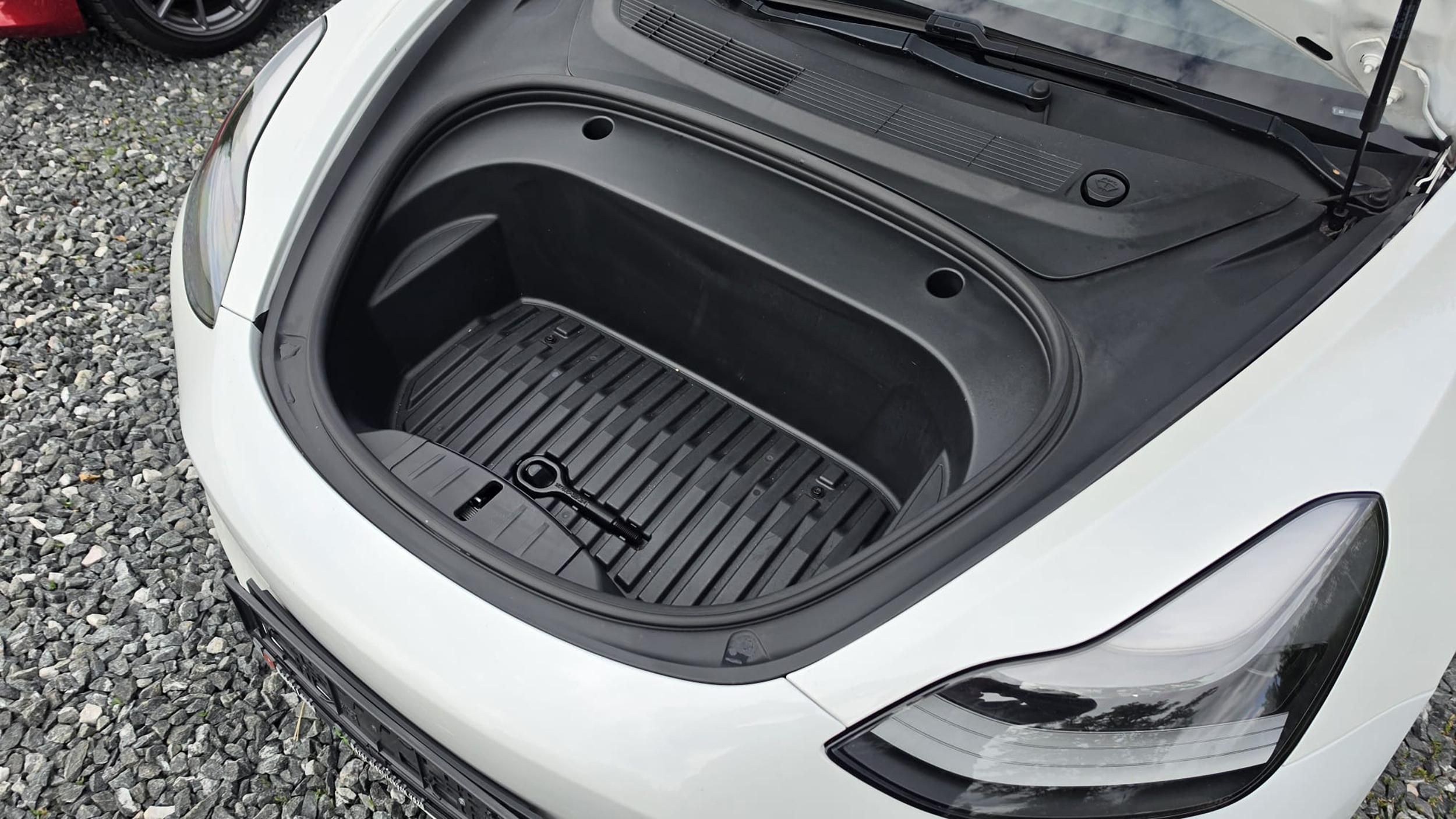 Tesla Model 3, Tažné Matrix světla - fotka 5