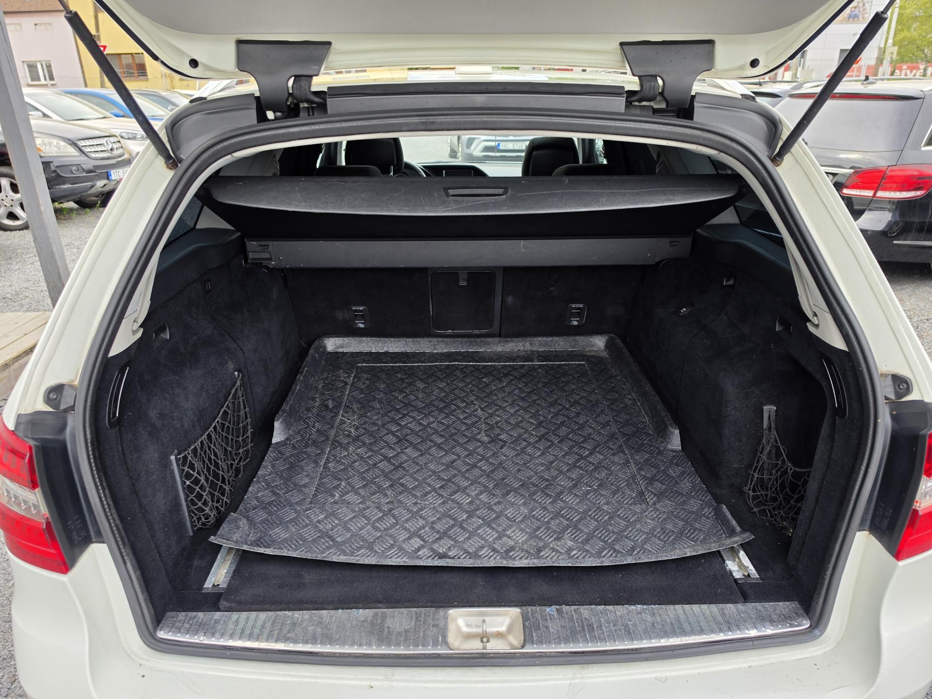 Mercedes-Benz Třídy E, 300CDI V6 Avantgarde TZ - fotka 5