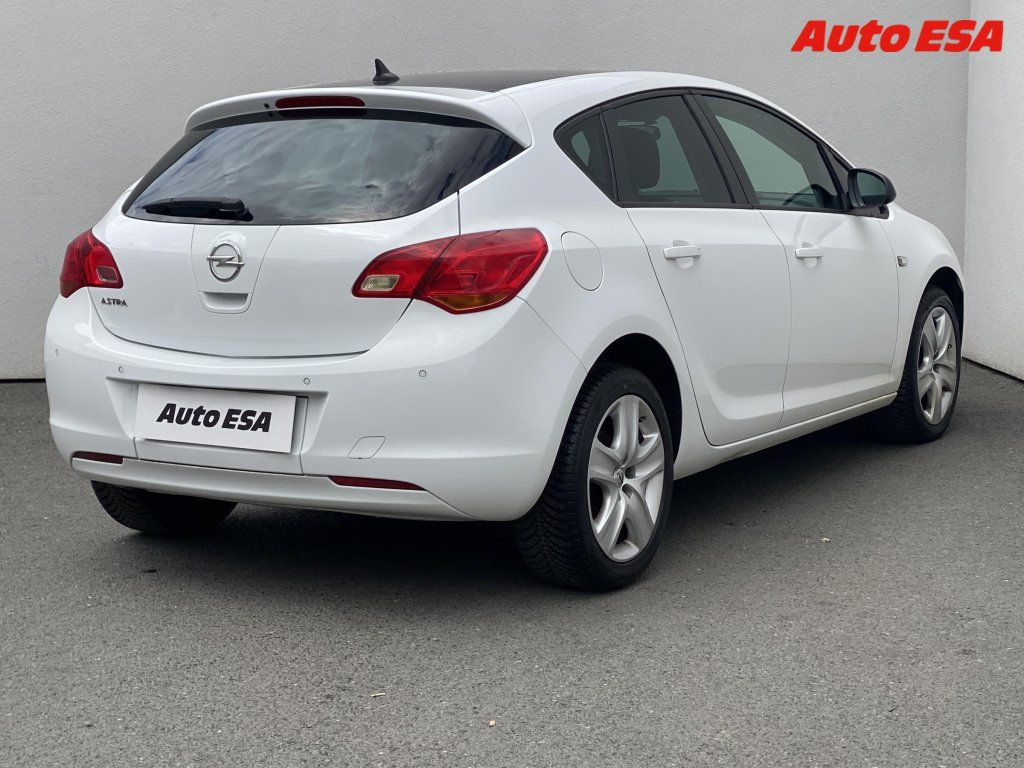Opel Astra, 1.4 Turbo - fotka 4
