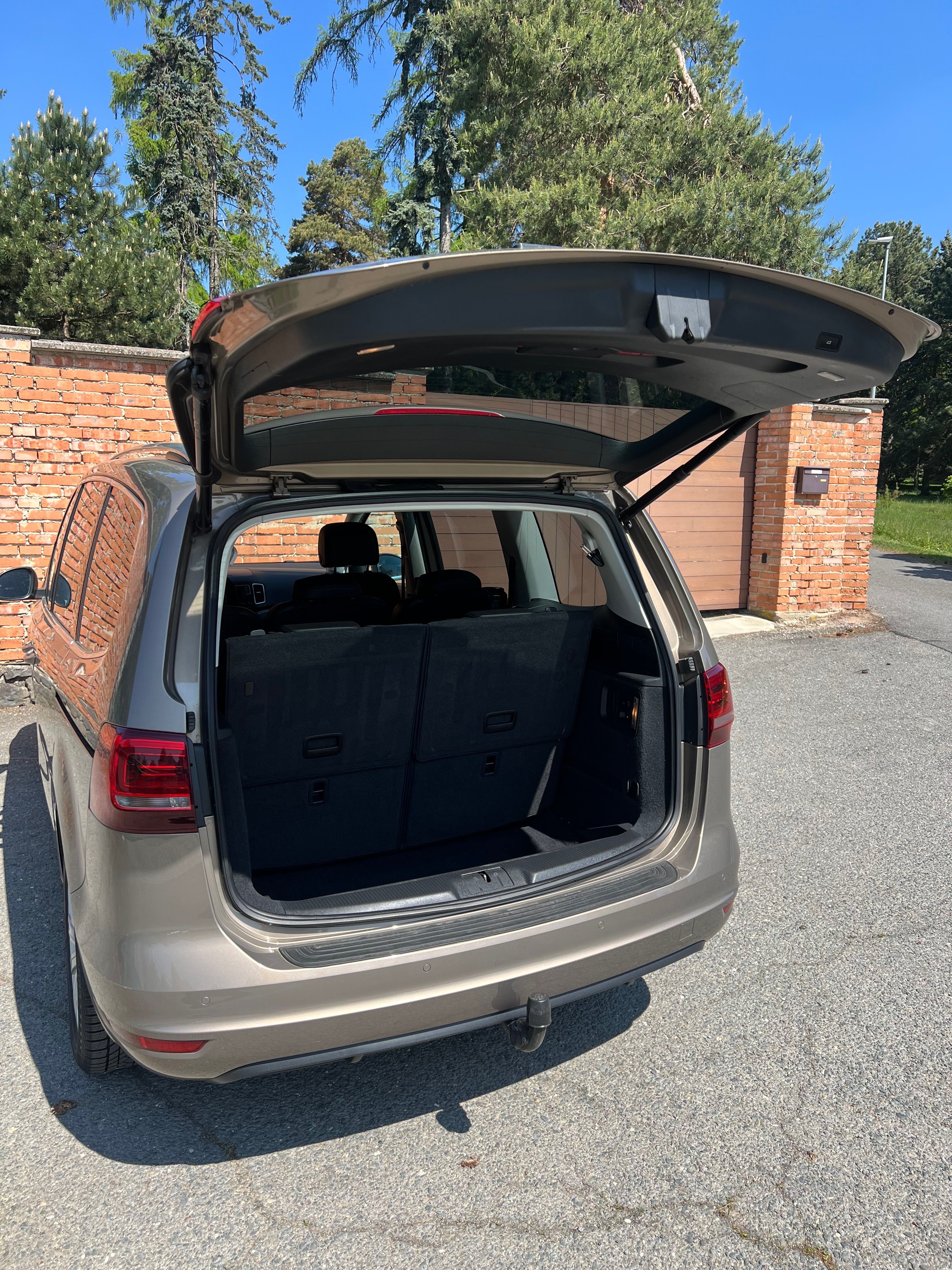 Volkswagen Sharan, 135kW DSG 7MÍST EL.DVEŘE TAŽNÉ - fotka 5