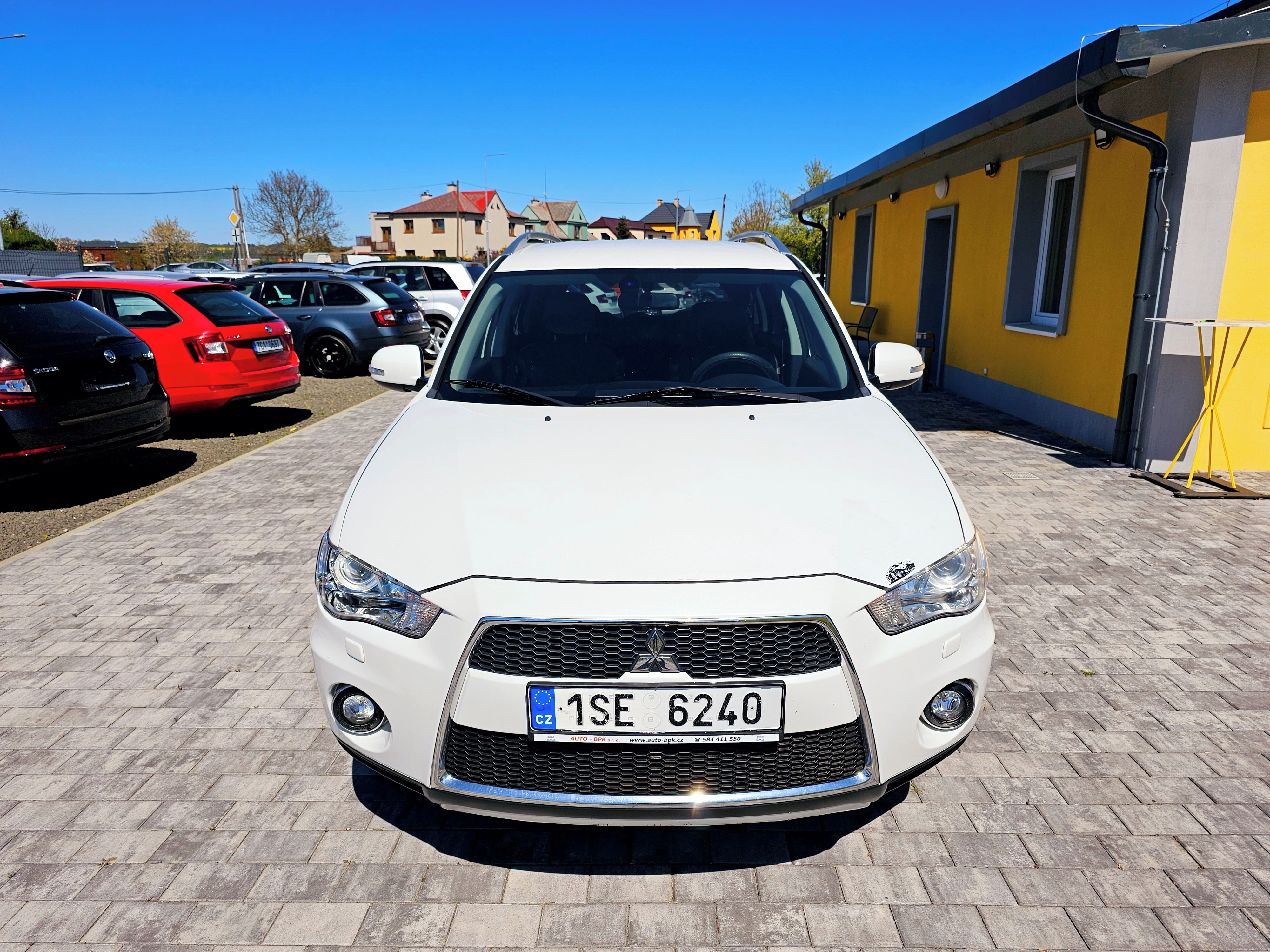 Mitsubishi Outlander, 2.2  DI-D TC-SST Intense Plus - fotka 3