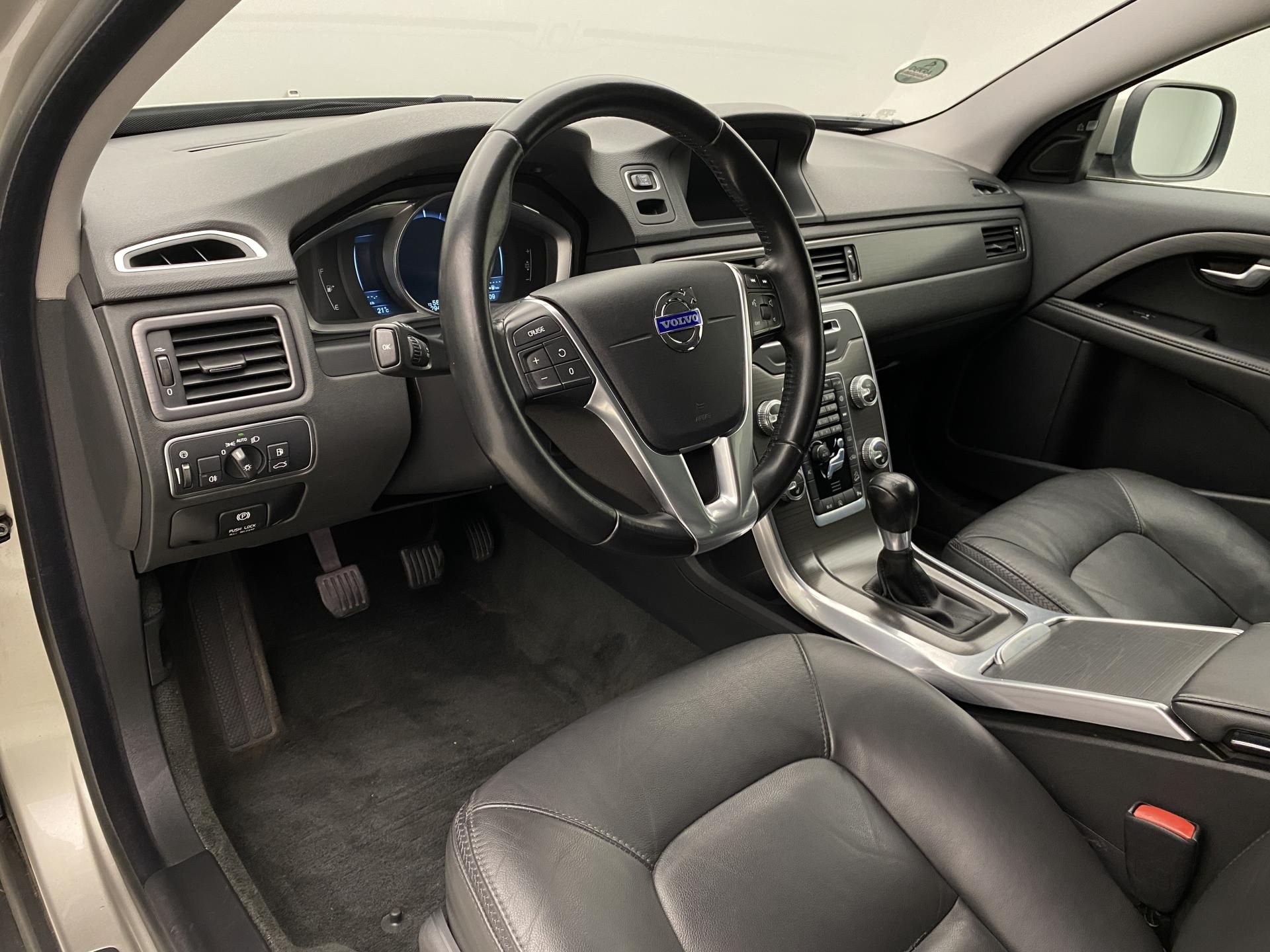 Volvo XC70, D3 AWD SUMMUM AUT - fotka 4