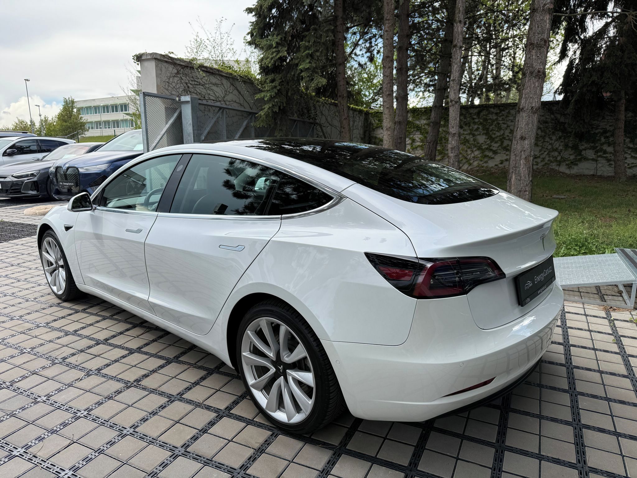 Tesla Model 3, Long Range AWD - fotka 4