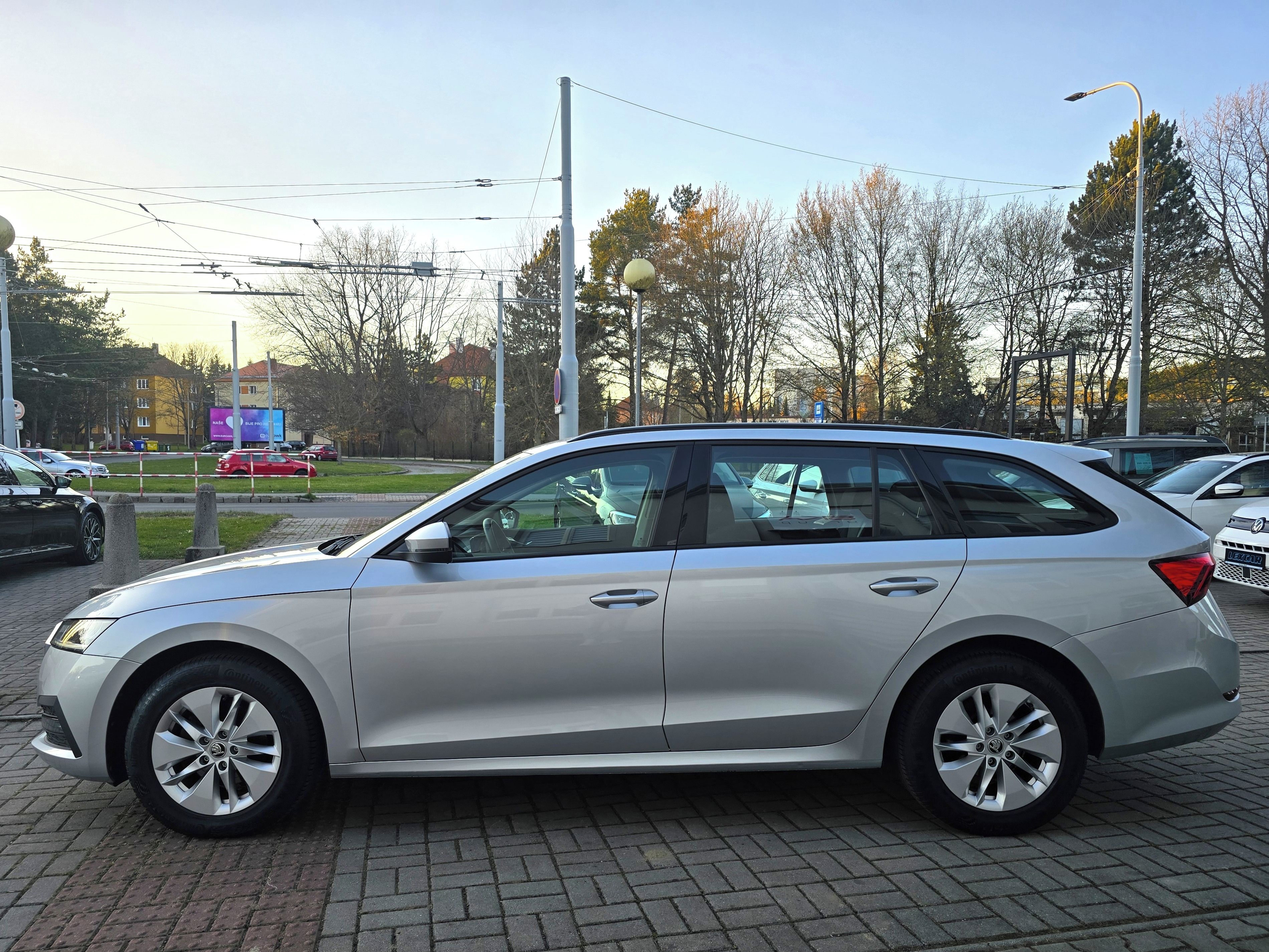 Škoda Octavia, 2.0TDI Ambition Plus,1maj.,DPH - fotka 4