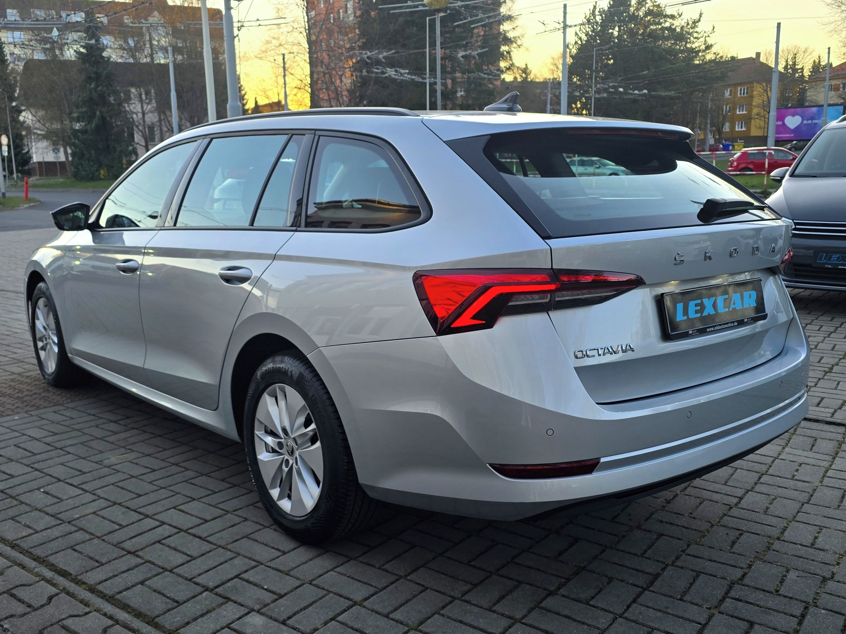 Škoda Octavia, 2.0TDI Ambition Plus,1maj.,DPH - fotka 5