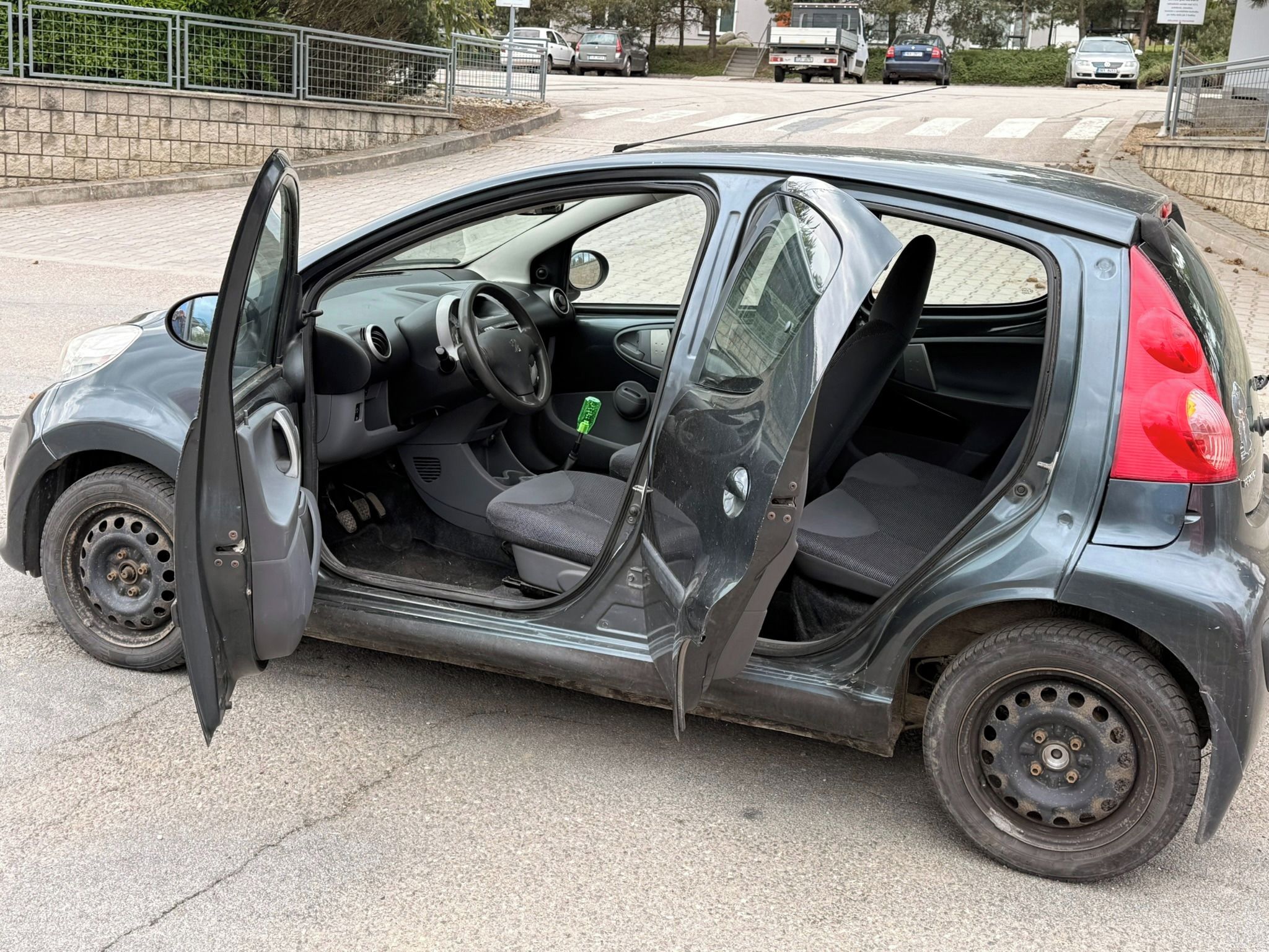 Peugeot 107, Peugeot 107 1.0i 50kw CZ - fotka 6