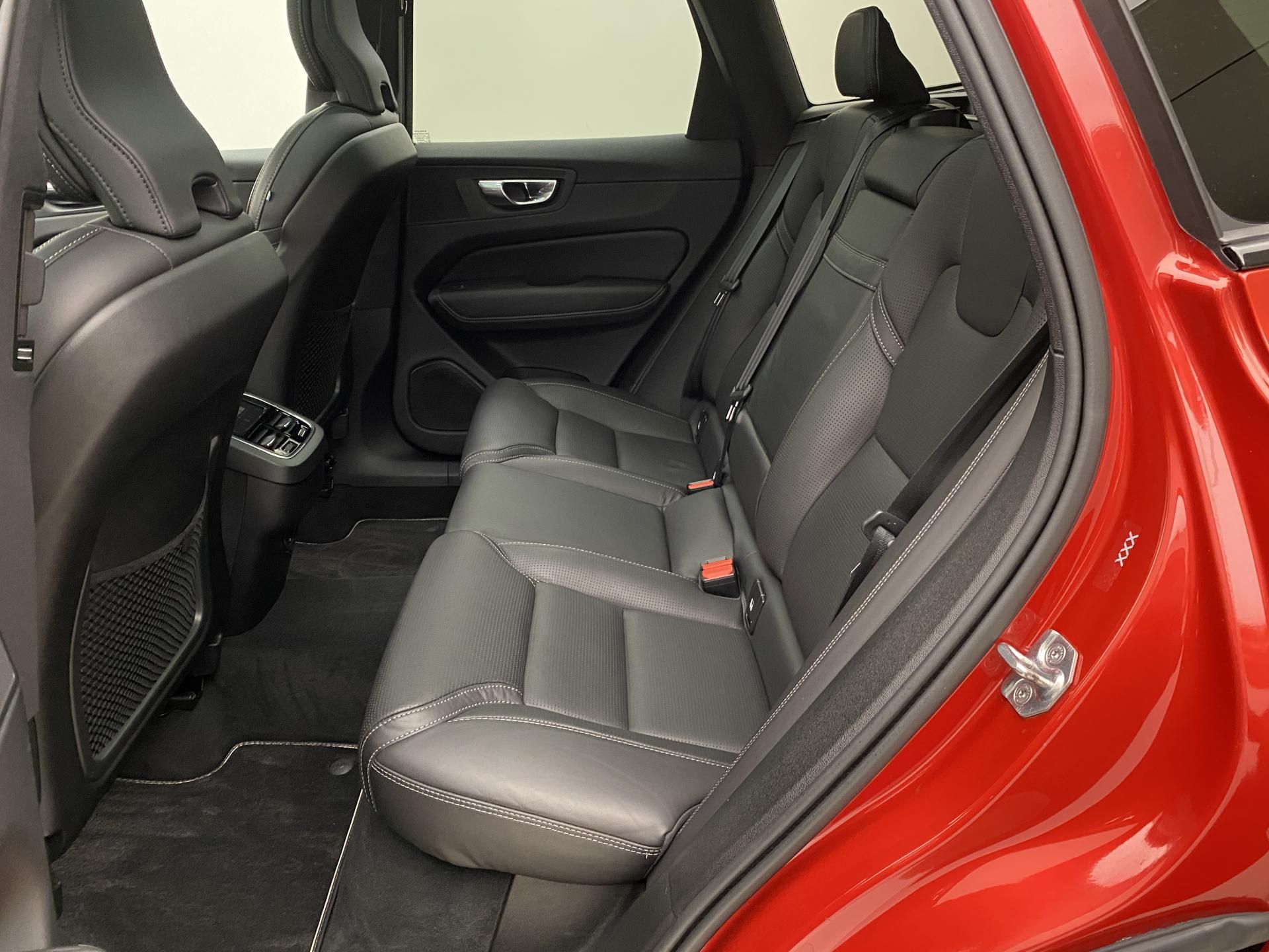 Volvo XC60, B5 AWD R-DESIGN AUT CZ - fotka 5