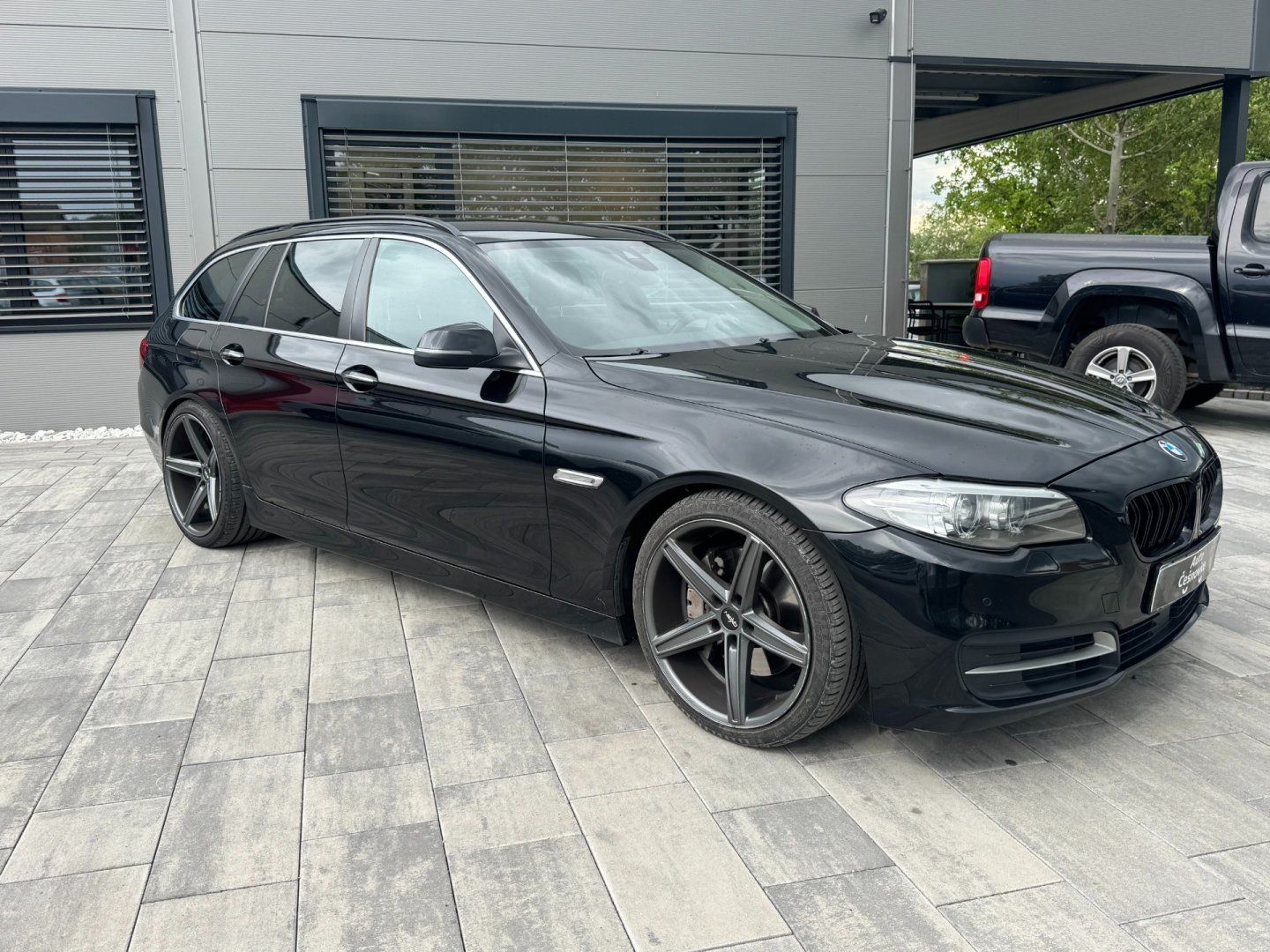 BMW Řada 5, 530d xDrive - fotka 3