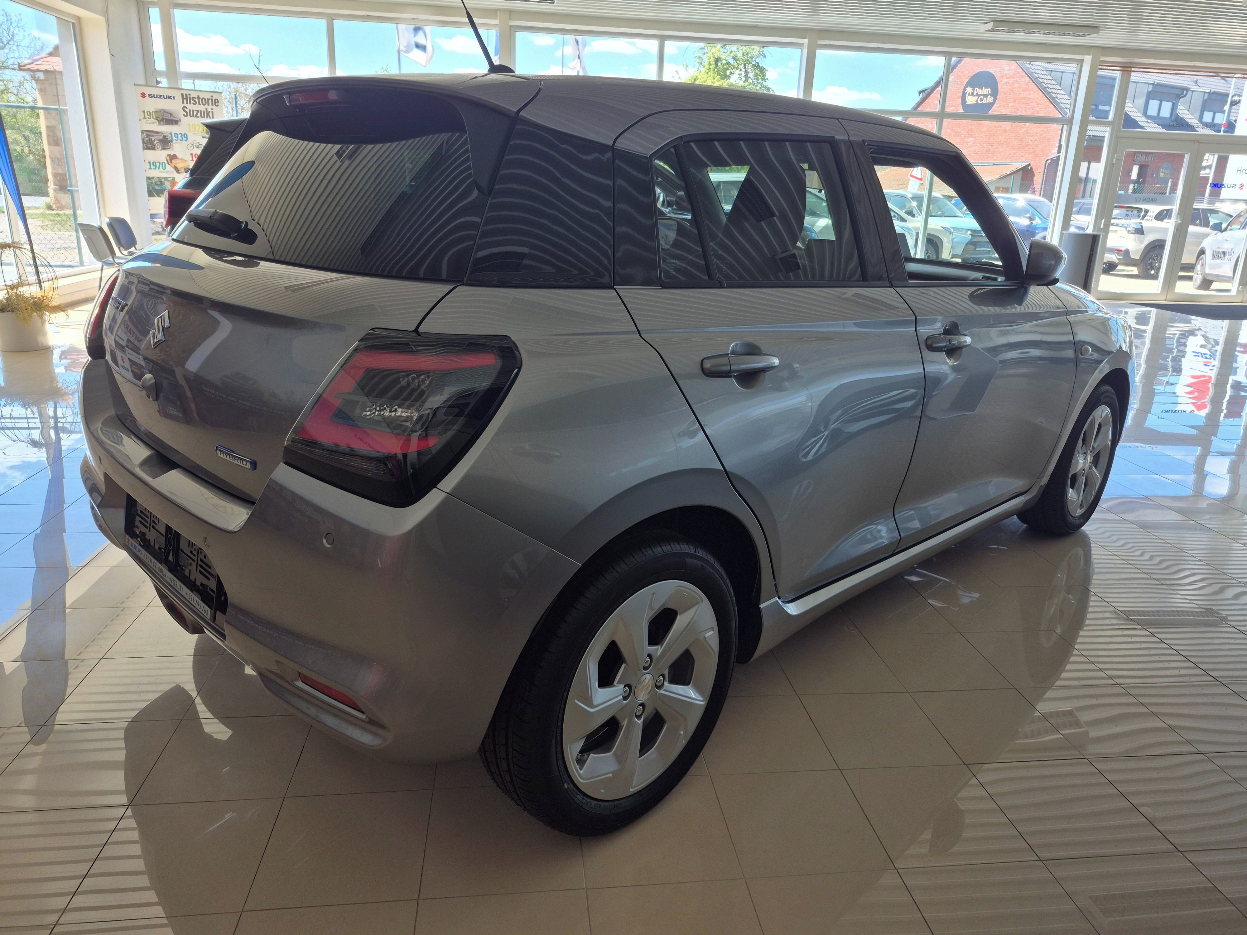 Suzuki Swift, 1,2 Premium automat - fotka 6
