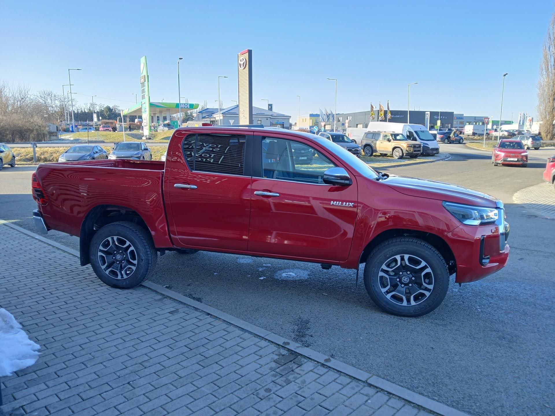 Toyota Hilux, 2,8 204k 6AT Executive - fotka 4