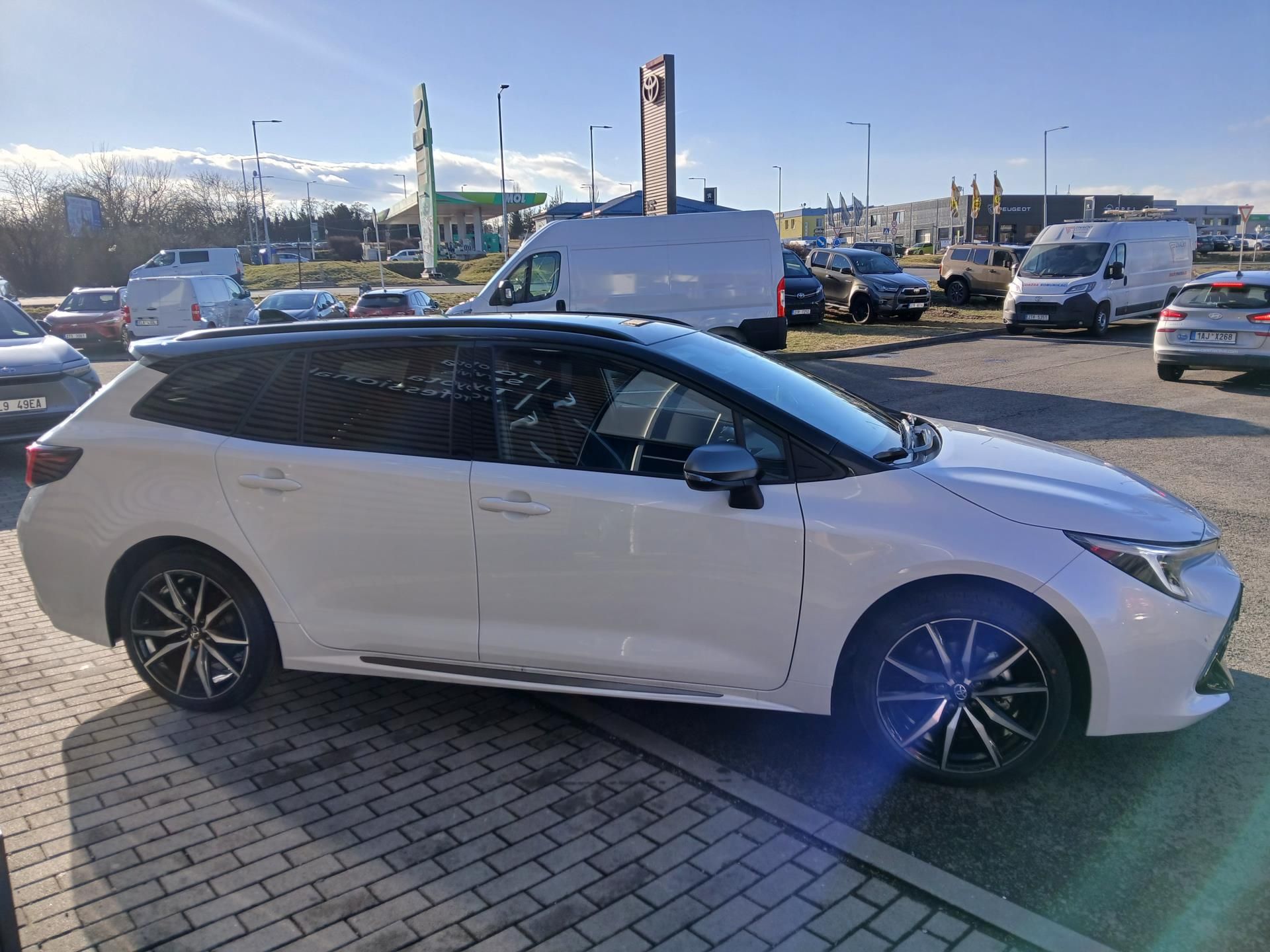 Toyota Corolla, 1.8 HEV GR Sport - fotka 4