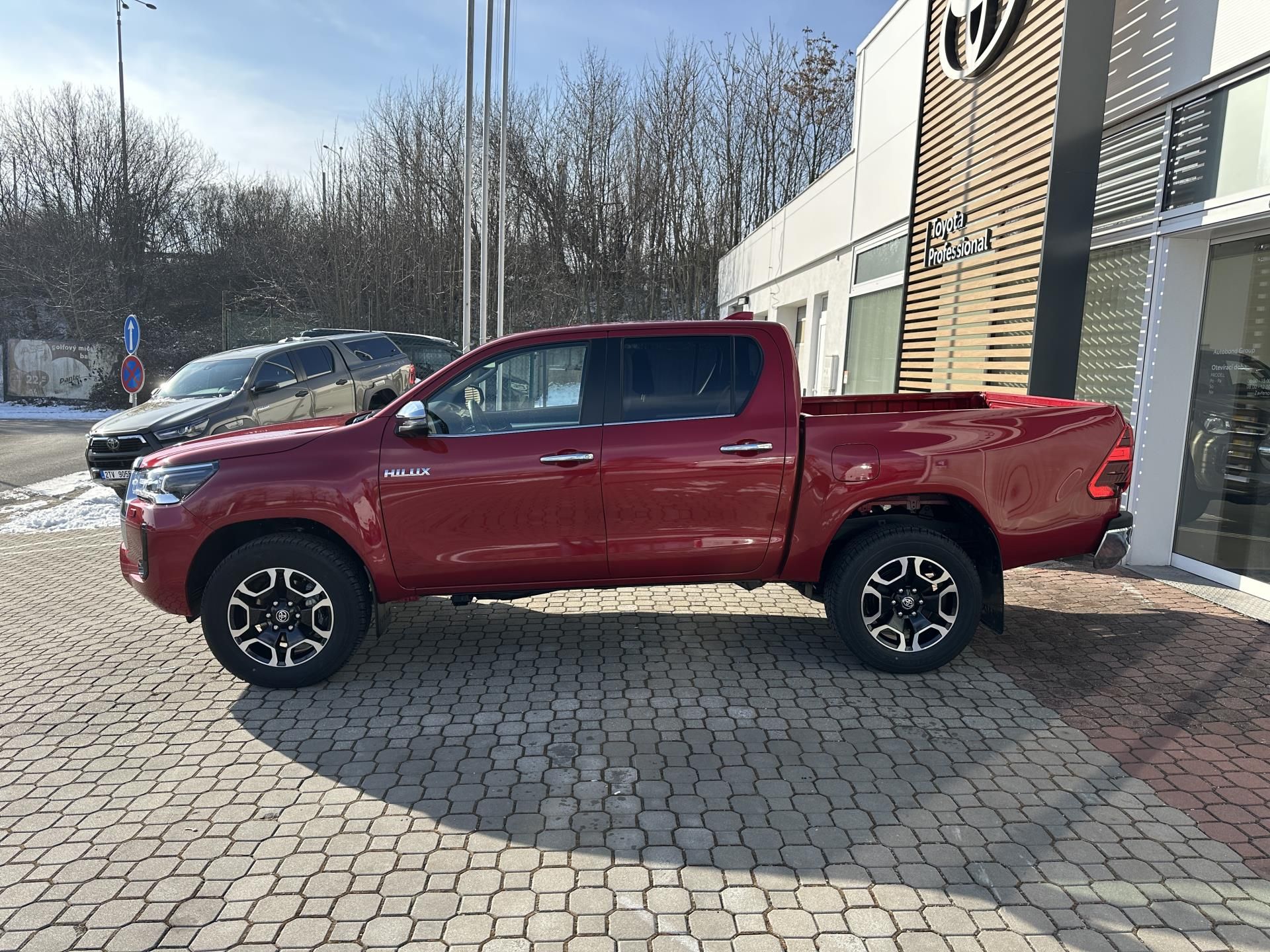 Toyota Hilux, Executive 2.8D 4D 204k 6AT 4X4 - fotka 3