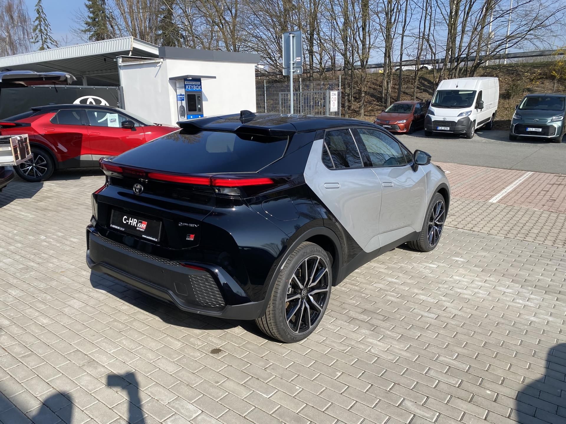 Toyota C-HR, 2.0 PHEV GR Sport Dynamic - fotka 6