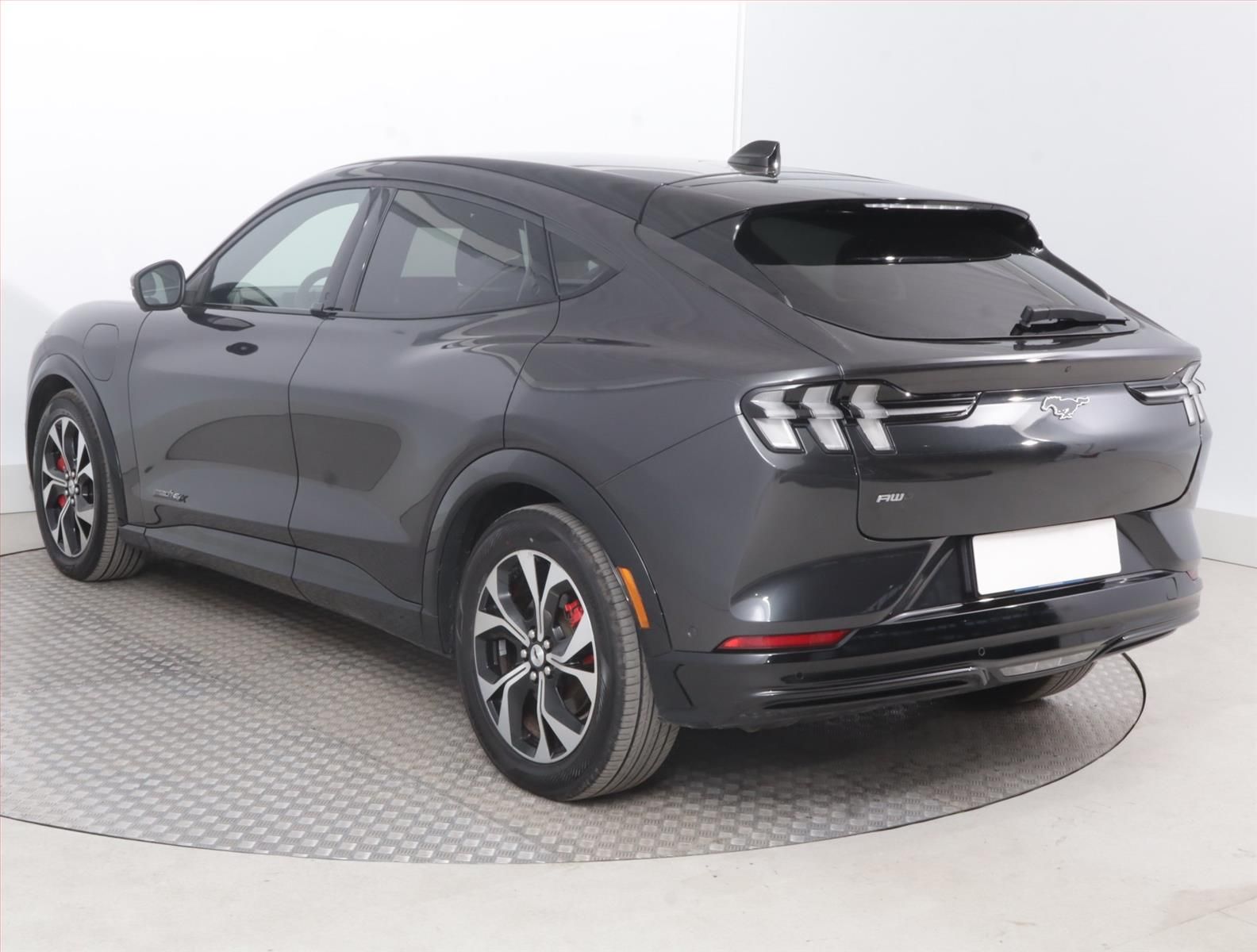 Ford Mustang Mach-E, Extended Range AWD, SoH 93% - fotka 4