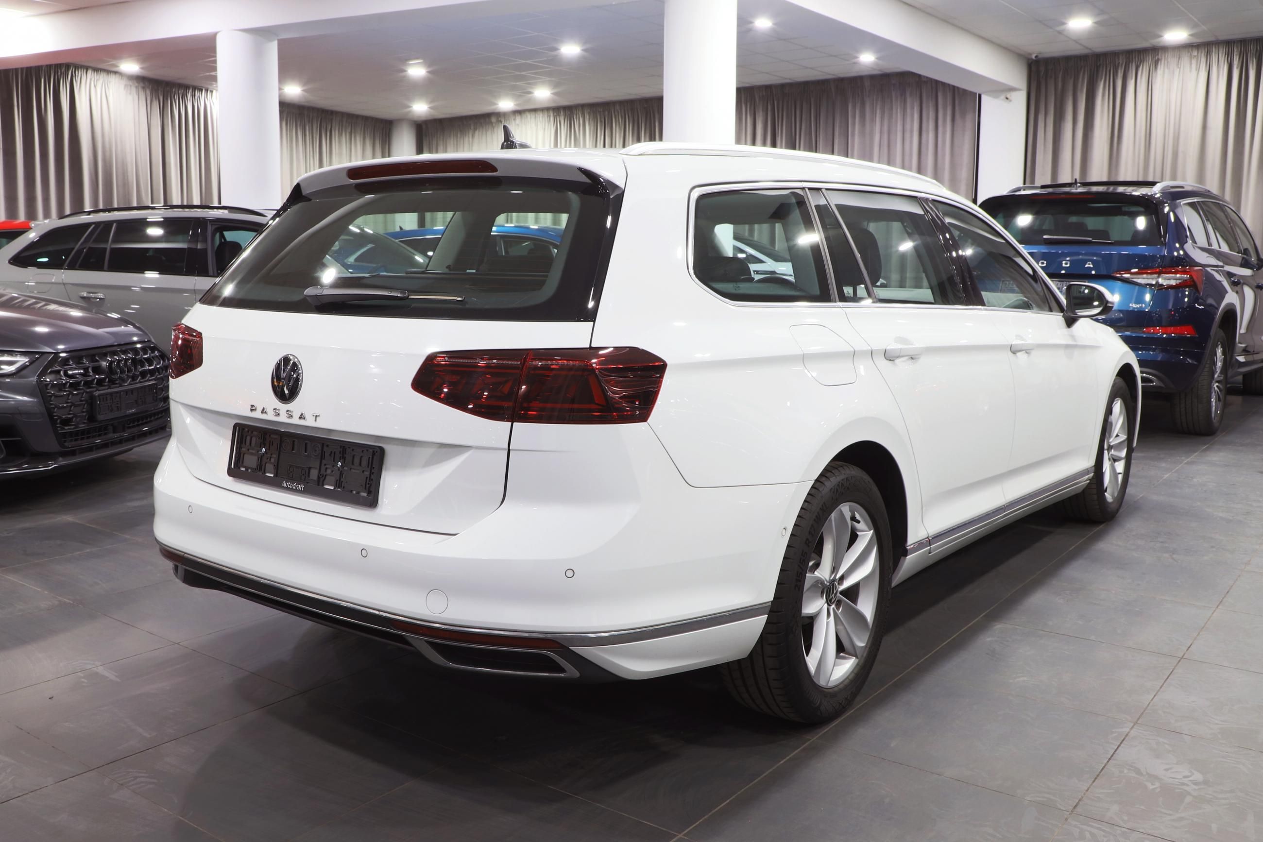 Volkswagen Passat Variant, Elegance 2.0 TDI 147kW DSG - fotka 3