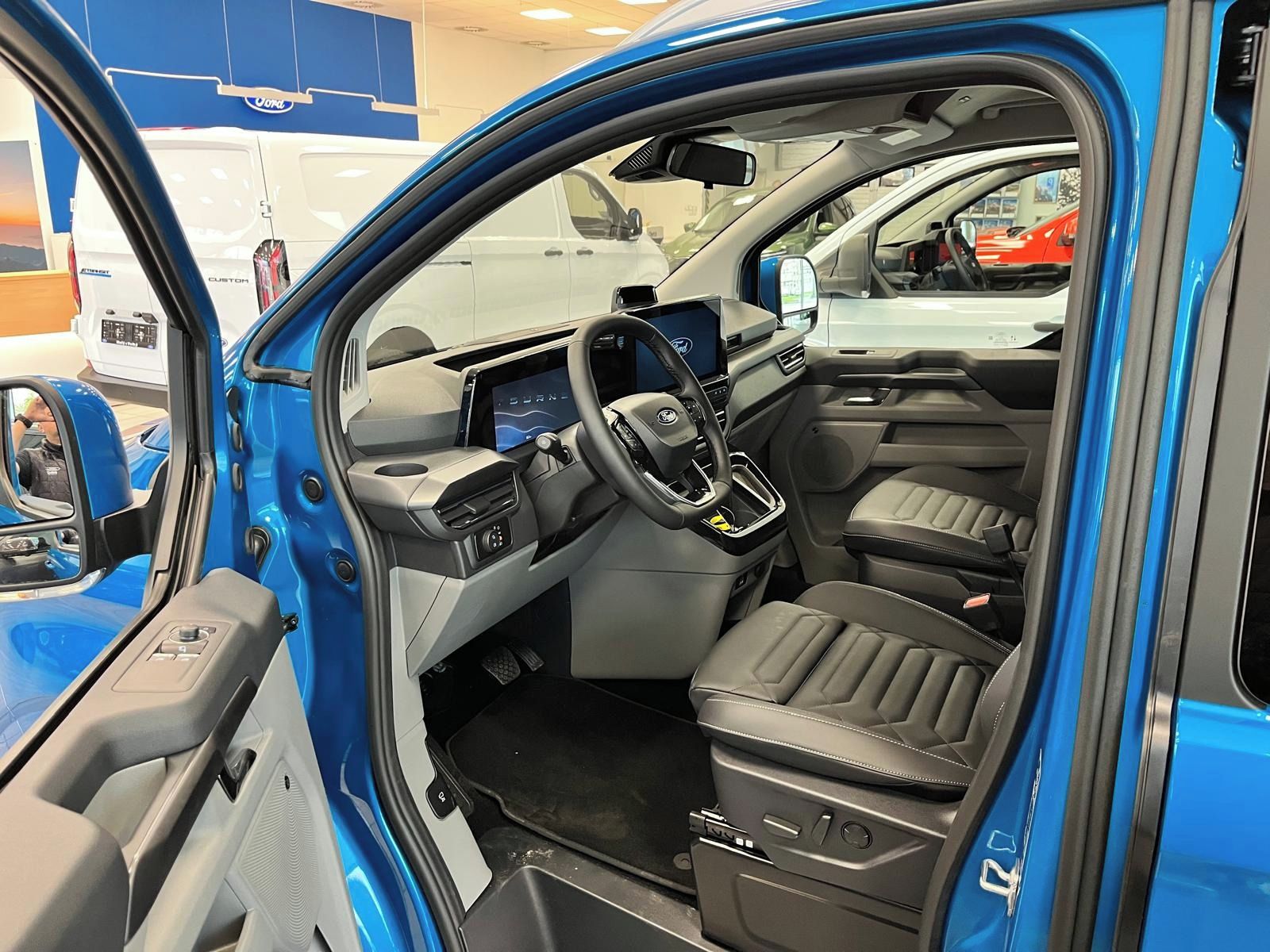 Ford Tourneo Custom, Titanium X L2 2.0EcoBlue 125kW - fotka 5