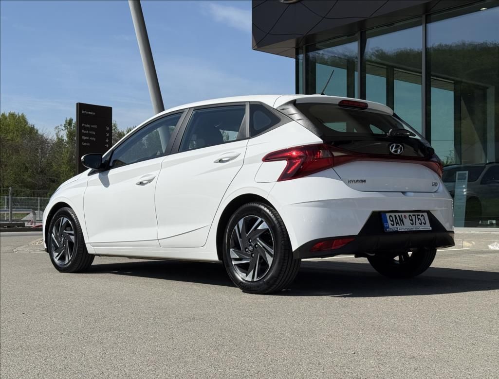 Hyundai i20, 1,2 i  Comfort Club Alu16 - fotka 2