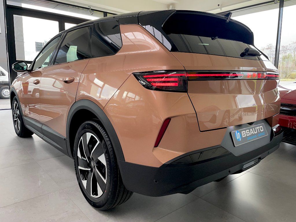 Opel Grandland, Ultimate 1,6 Turbo PHEV eDCT7 - fotka 3