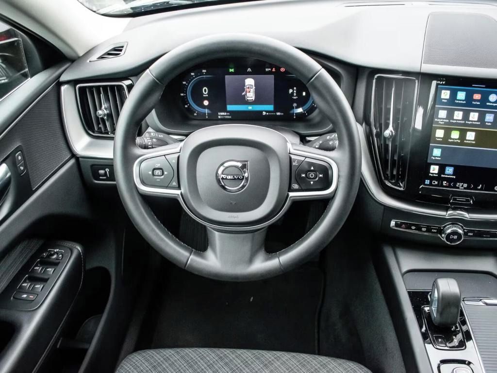 Volvo XC60, B4 2.0 Pro 2WD  Momentum - fotka 3