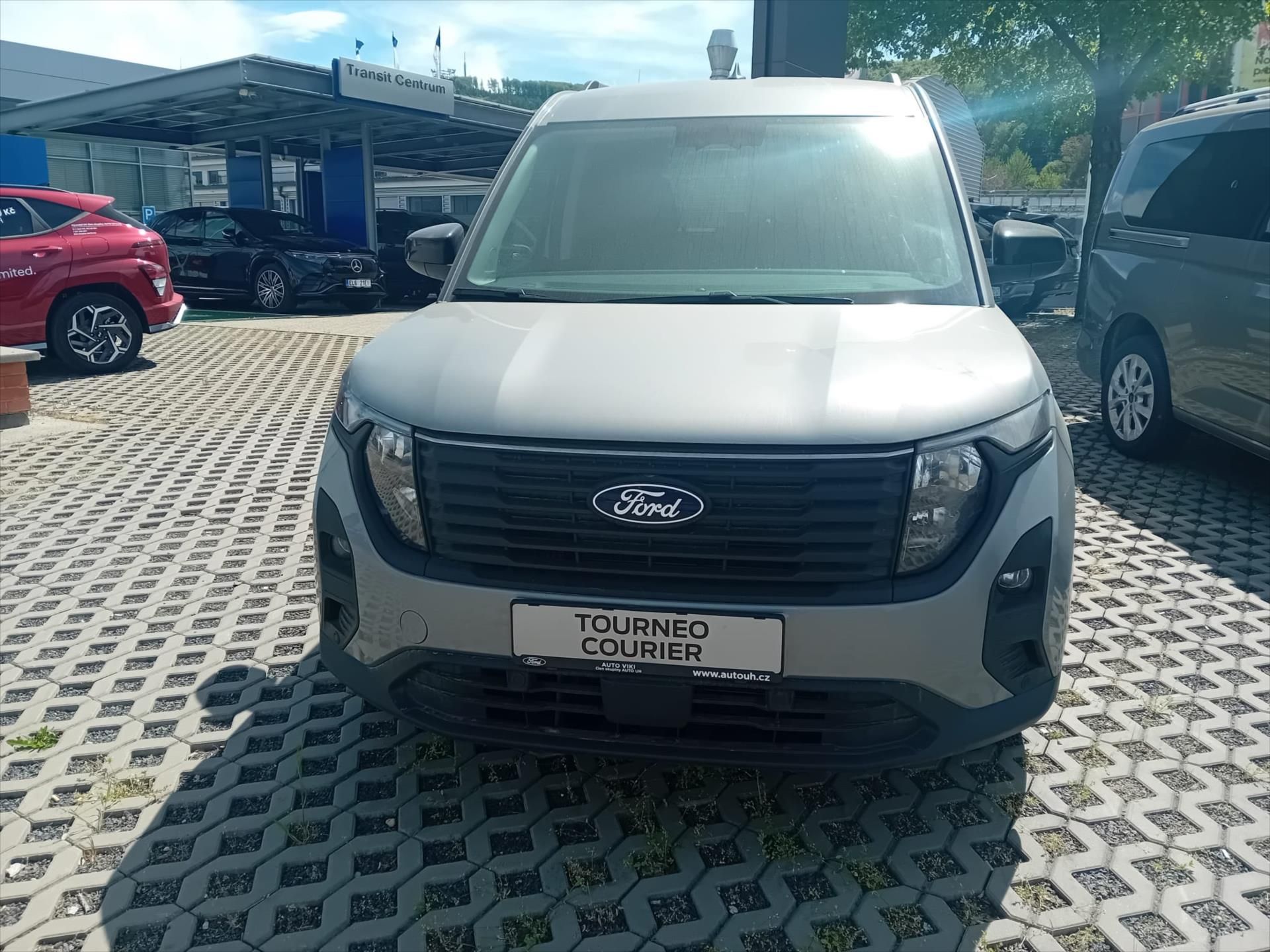 Ford Tourneo Courier, 1,0 92 kW/125k  Titanium - fotka 2