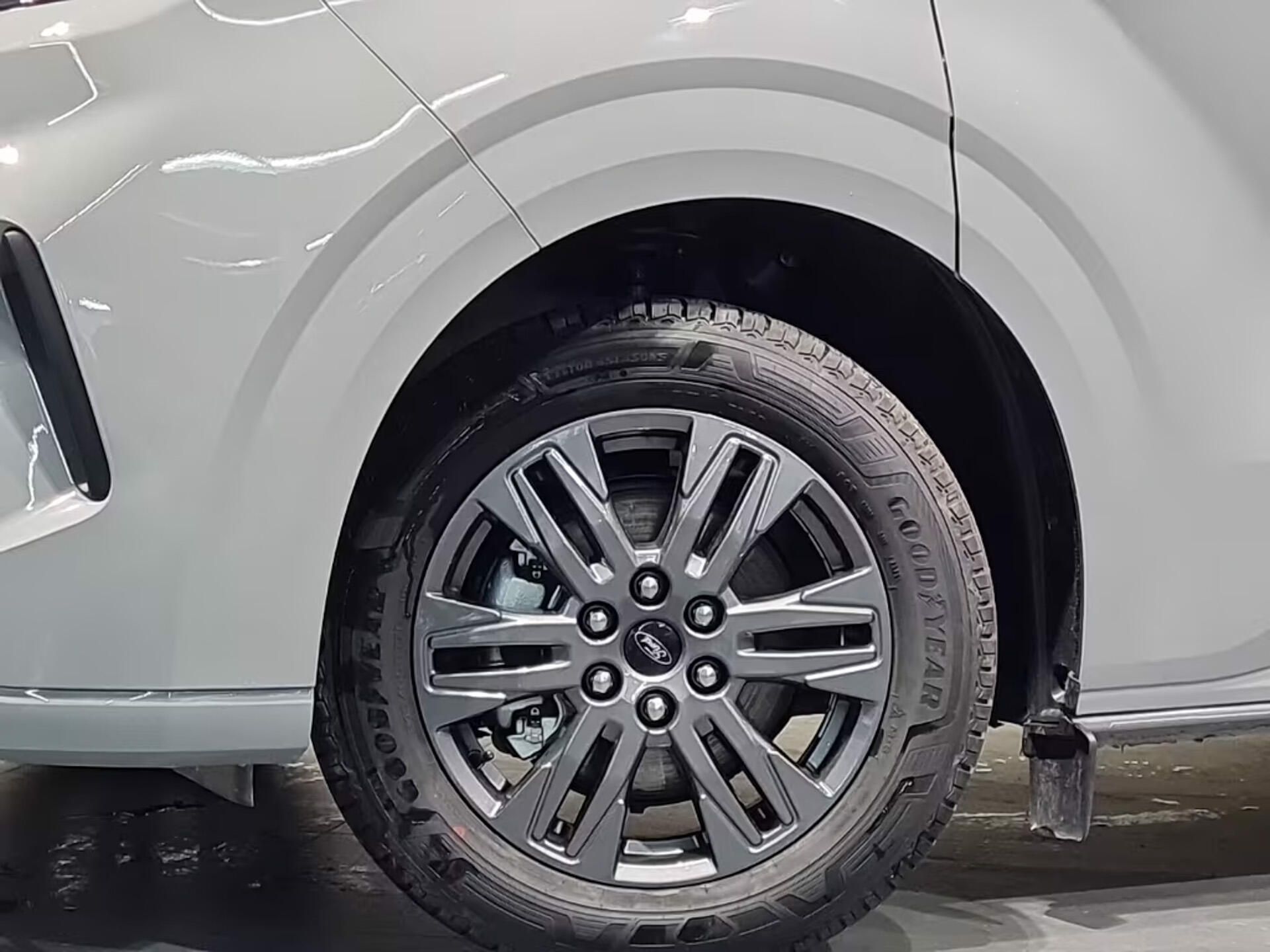 Ford Tourneo Custom, Nugget Titanium 320 L2 - fotka 3
