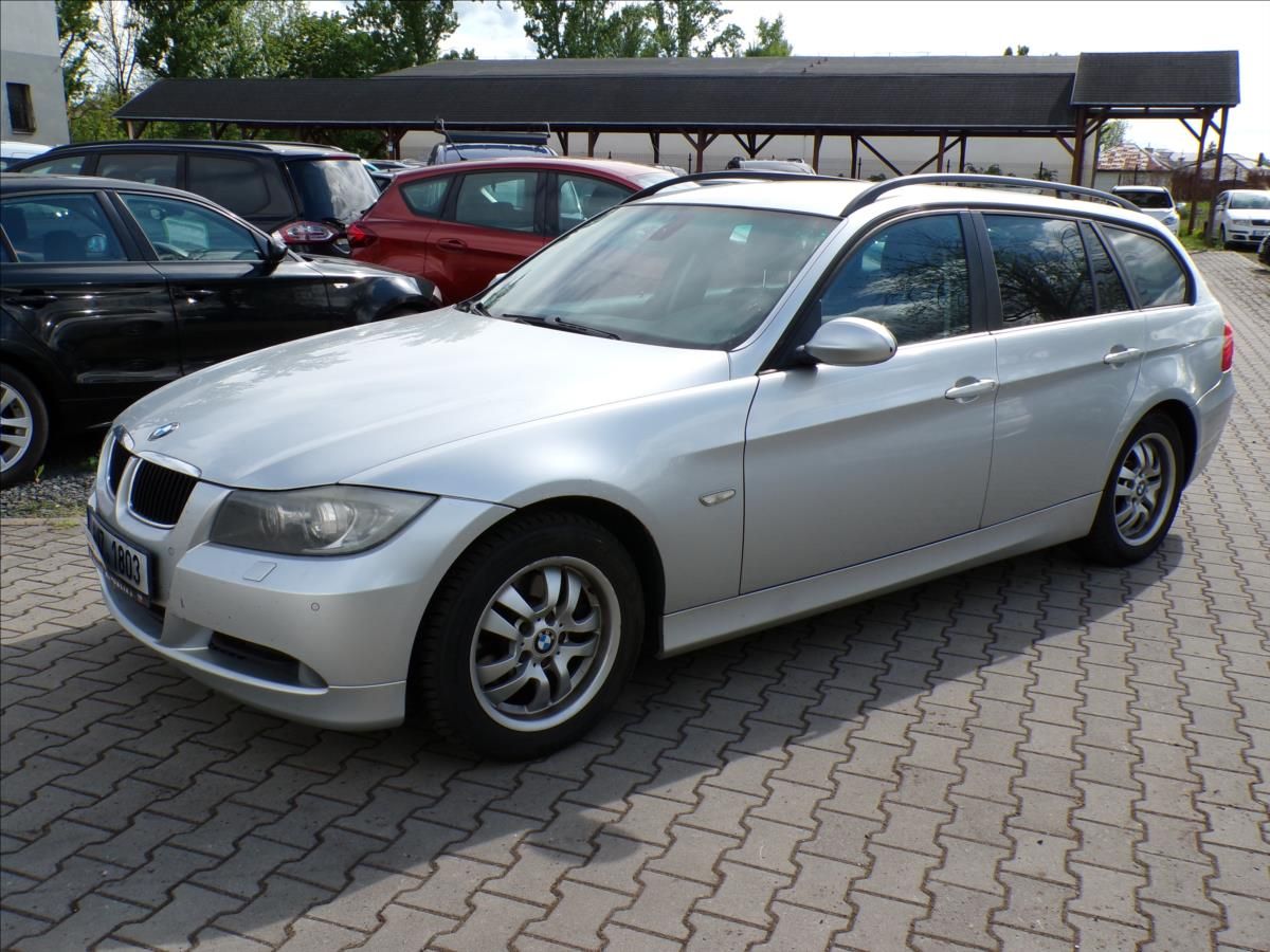 BMW Řada 3, 2,0 318D  XENONY - fotka 3