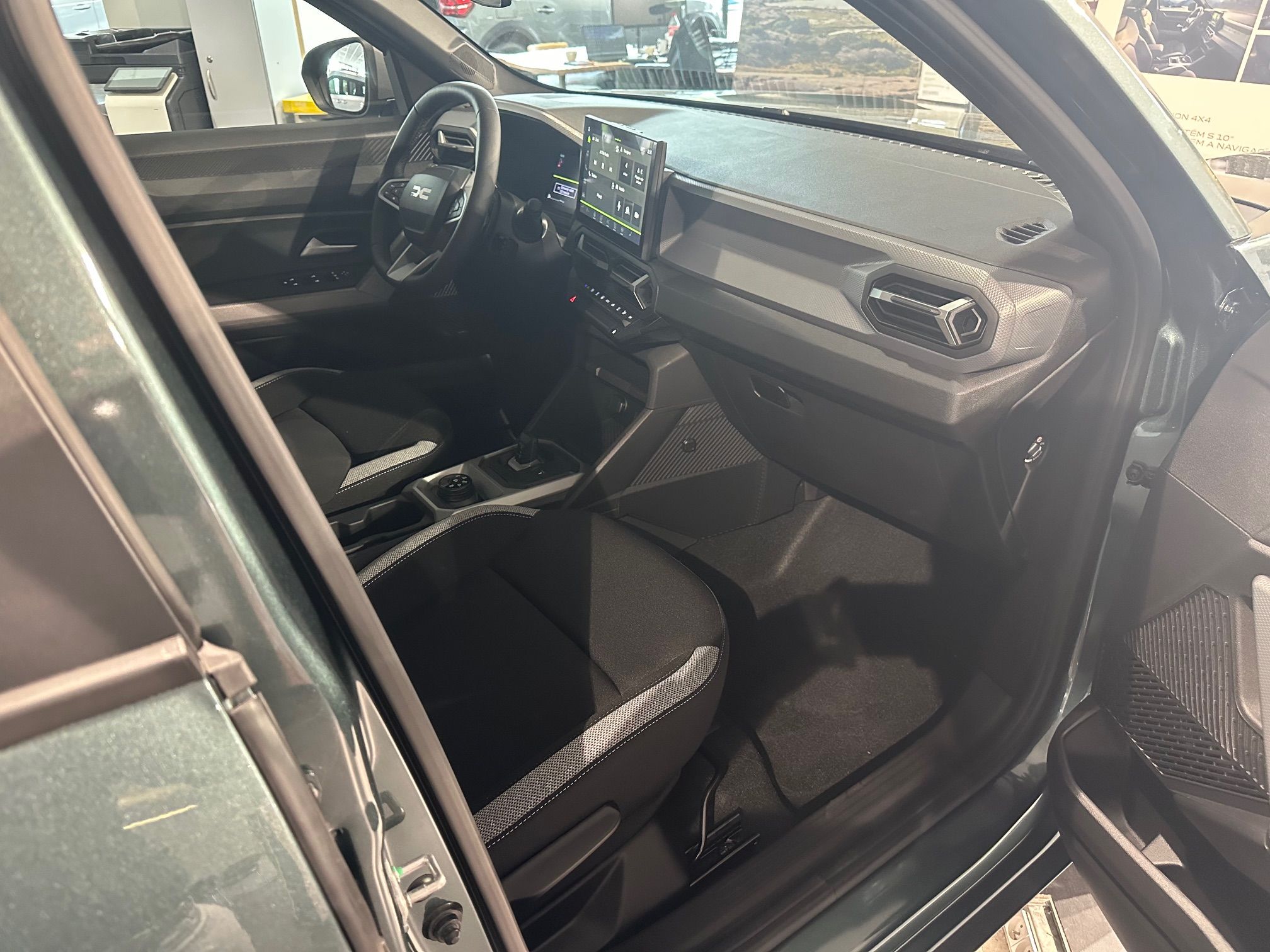 Dacia Duster, journey hybrid-G 150 4x4 - Ost - fotka 6