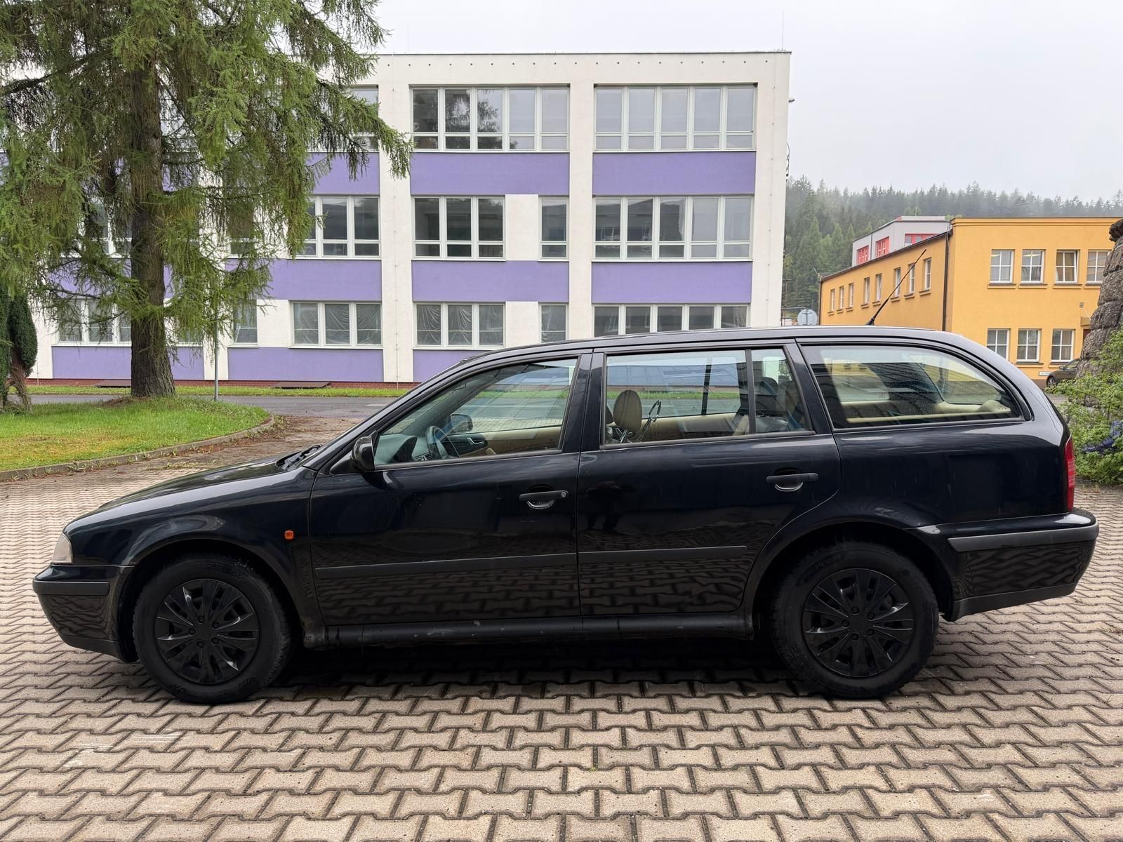 Škoda Octavia, 1,9 TDI / 81 kW / + alu kola - fotka 2