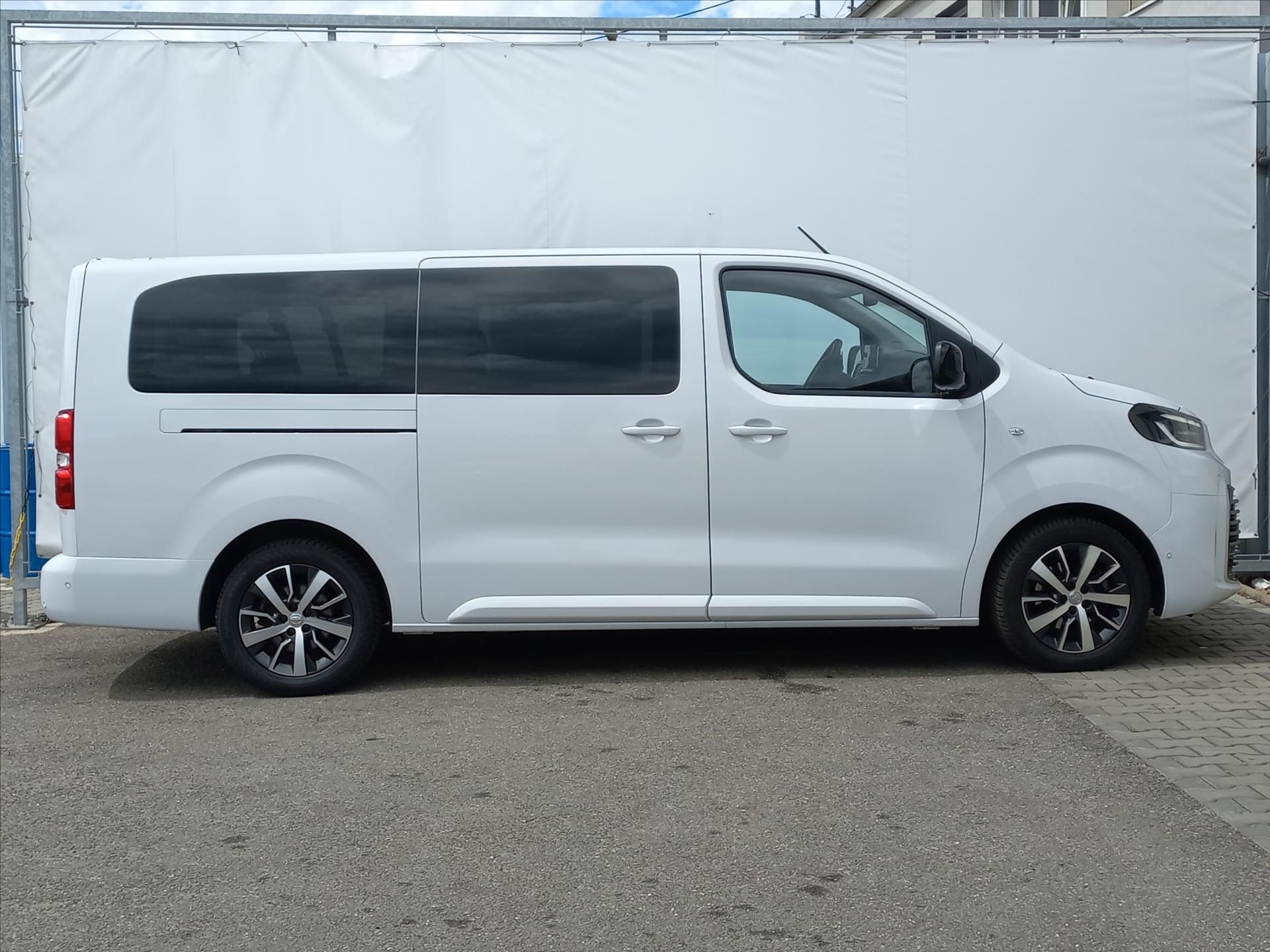 Toyota Proace Verso, 2,0 Diesel 177k  8.st A/T L2 - fotka 2